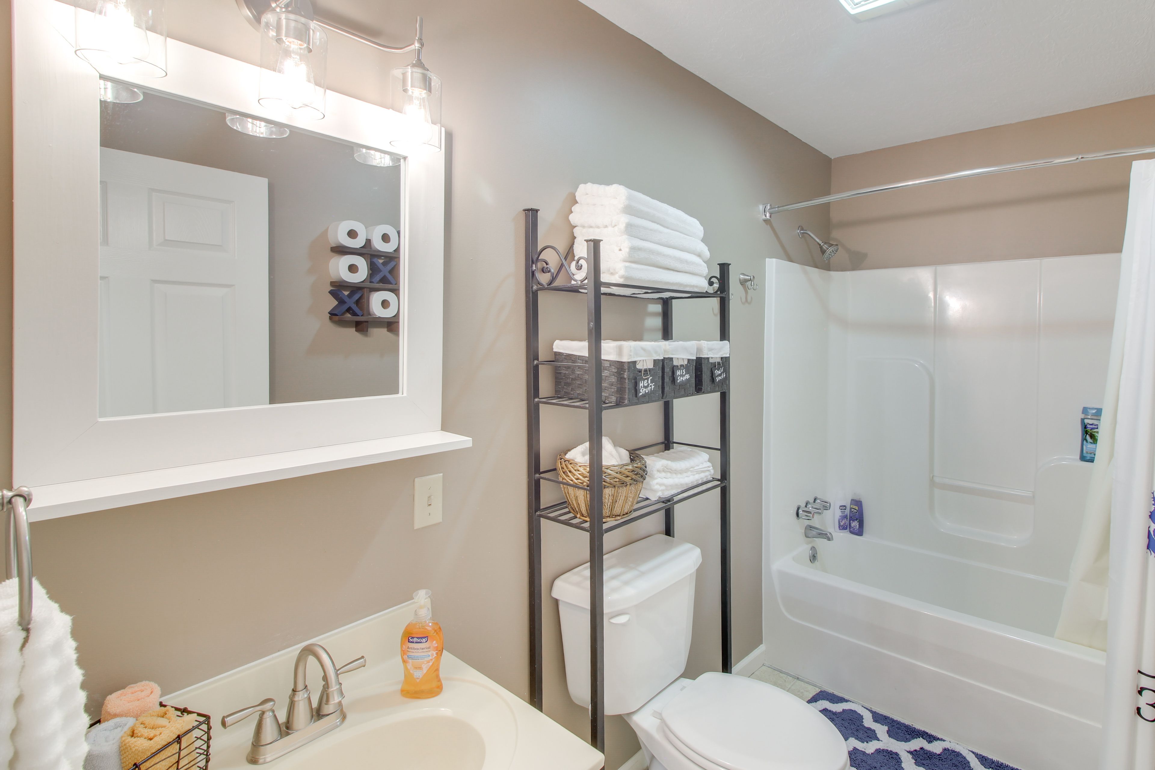 Full Bathroom | Towels Provided