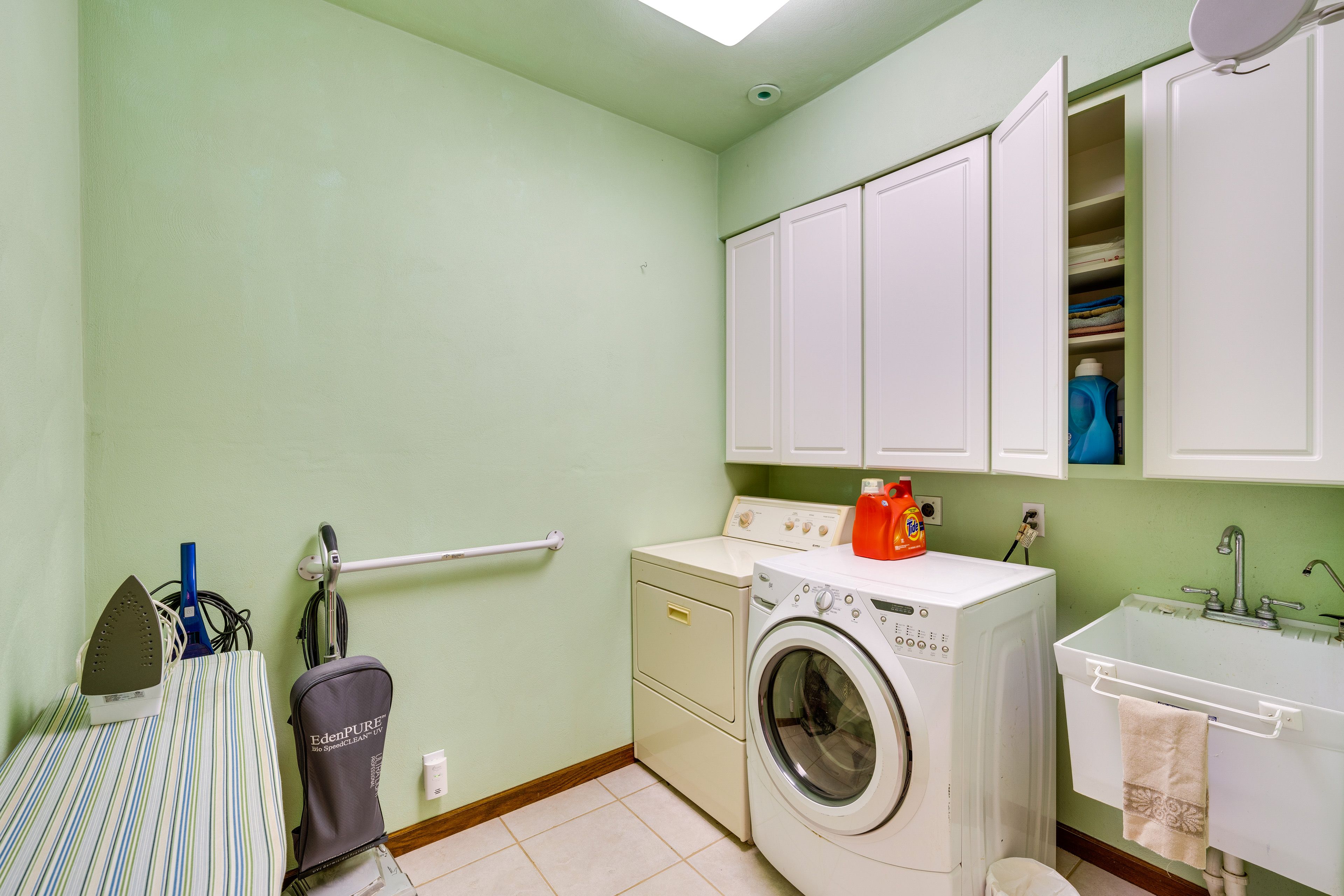 Laundry Room | Laundry Detergent Provided