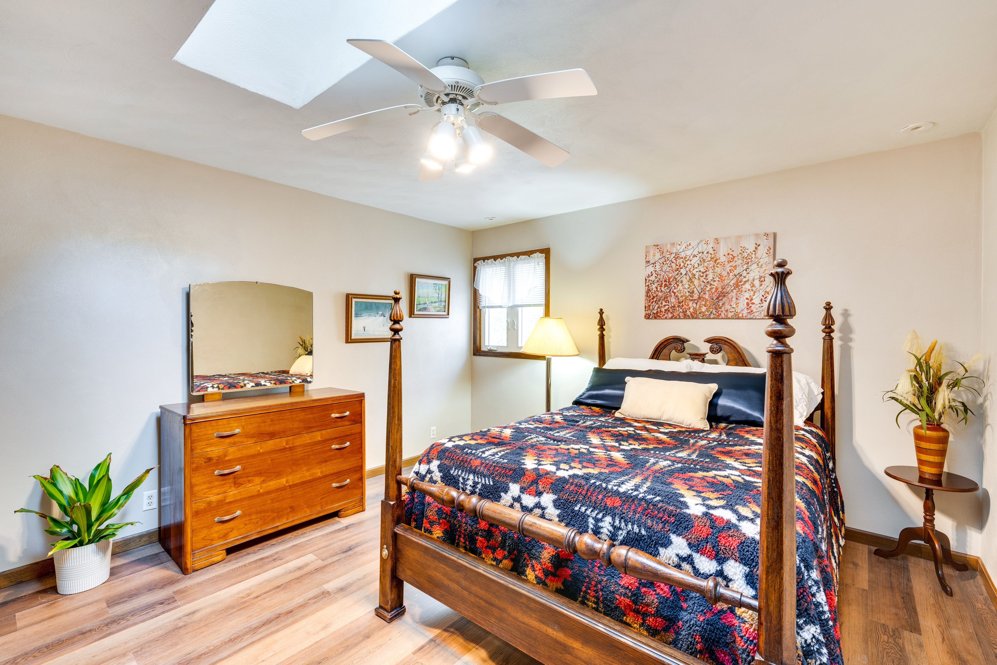 Bedroom 1 | Queen Bed | Linens & Towels Provided