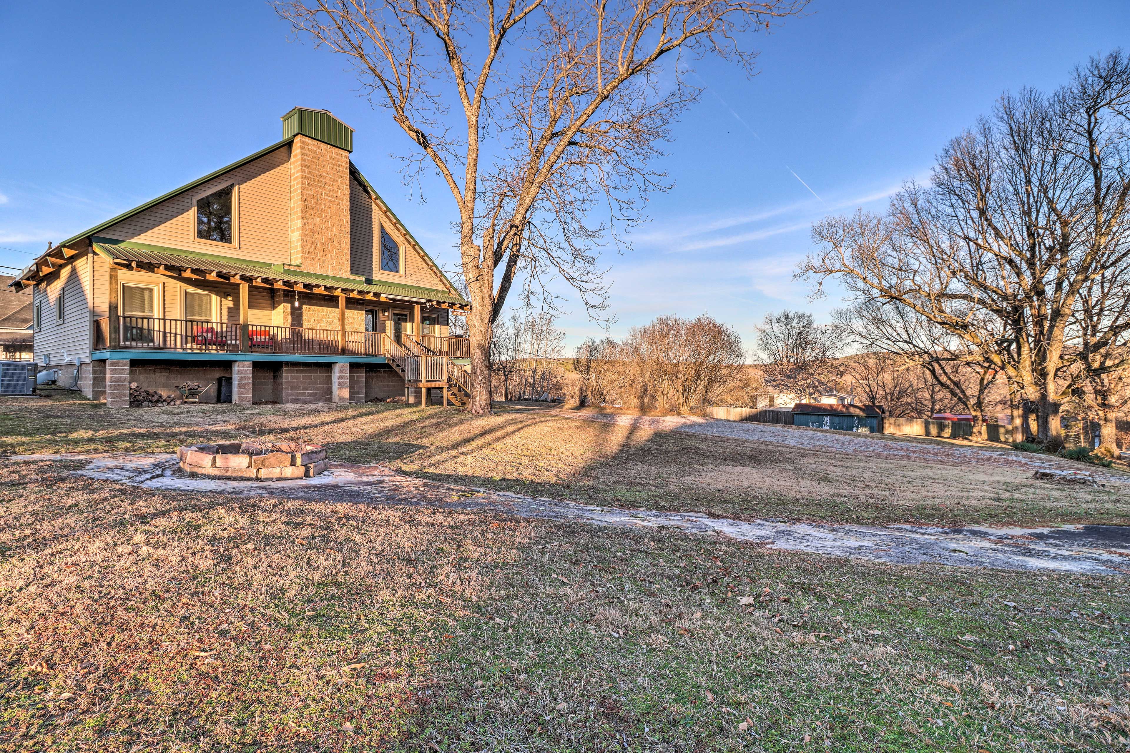 Property Exterior | Driveway (5 Vehicles)