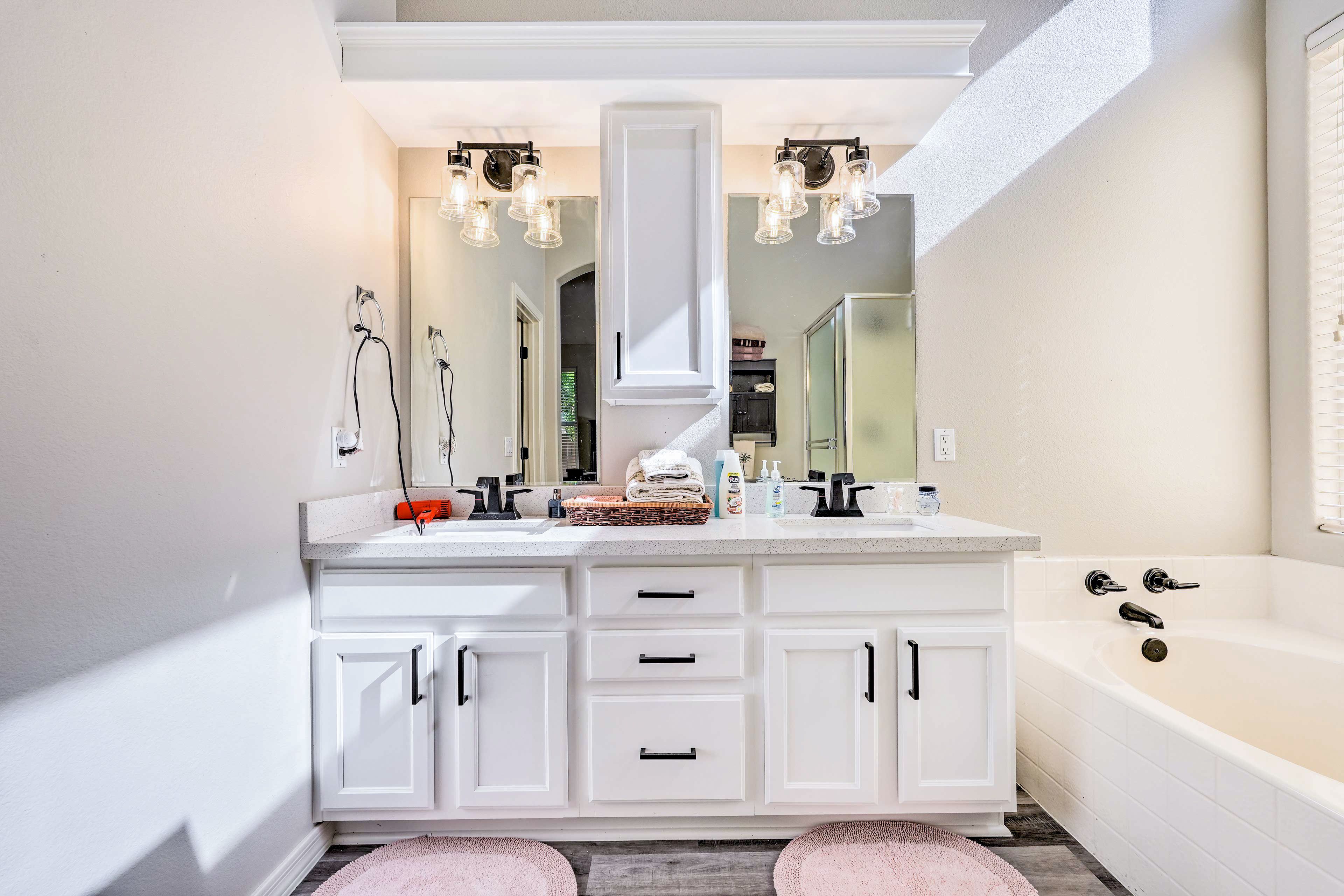 En-Suite Bathroom | Complimentary Toiletries | Hair Dryer
