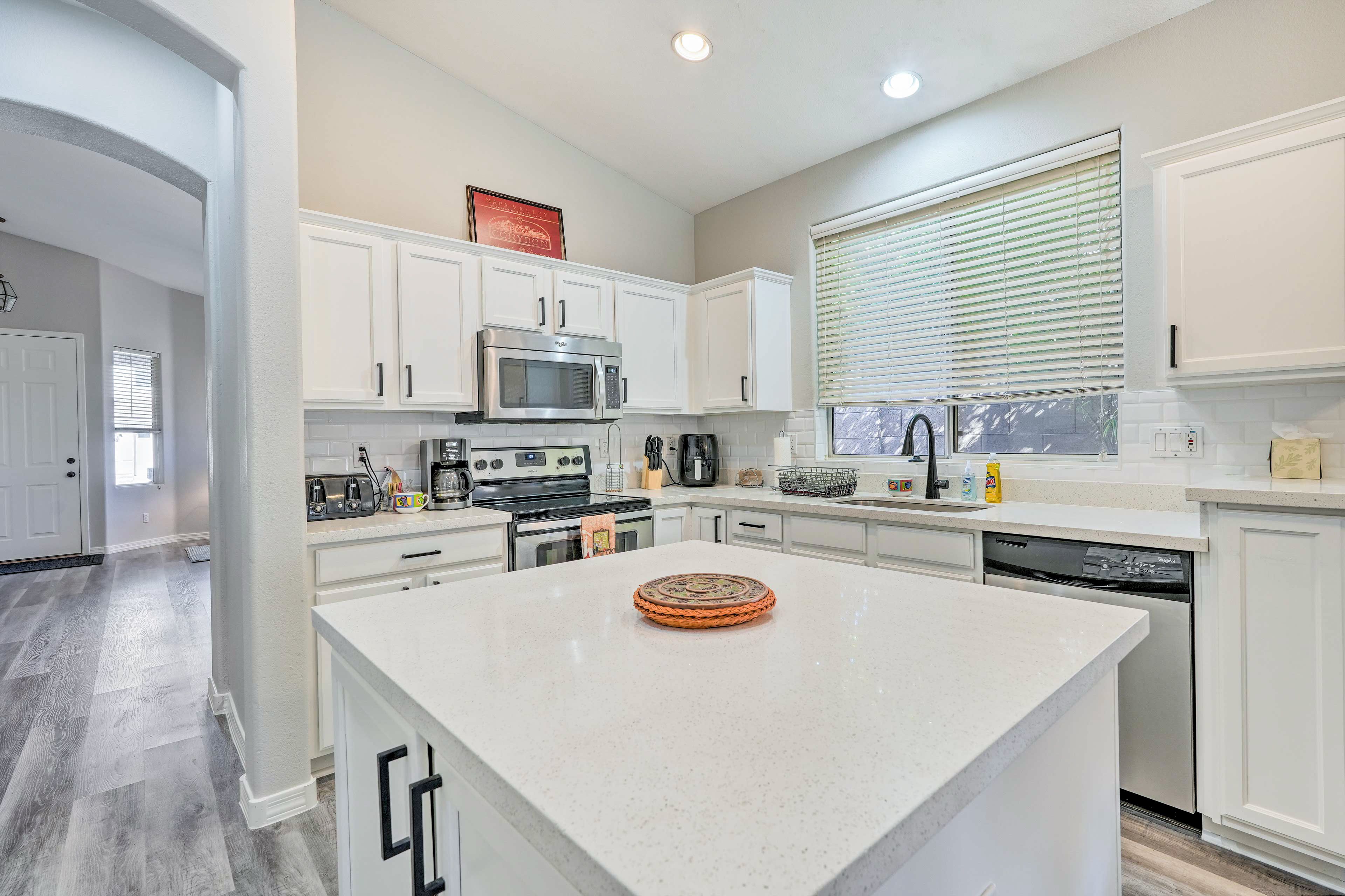 Kitchen | Dishware & Flatware | Coffee Maker | Toaster | Blender