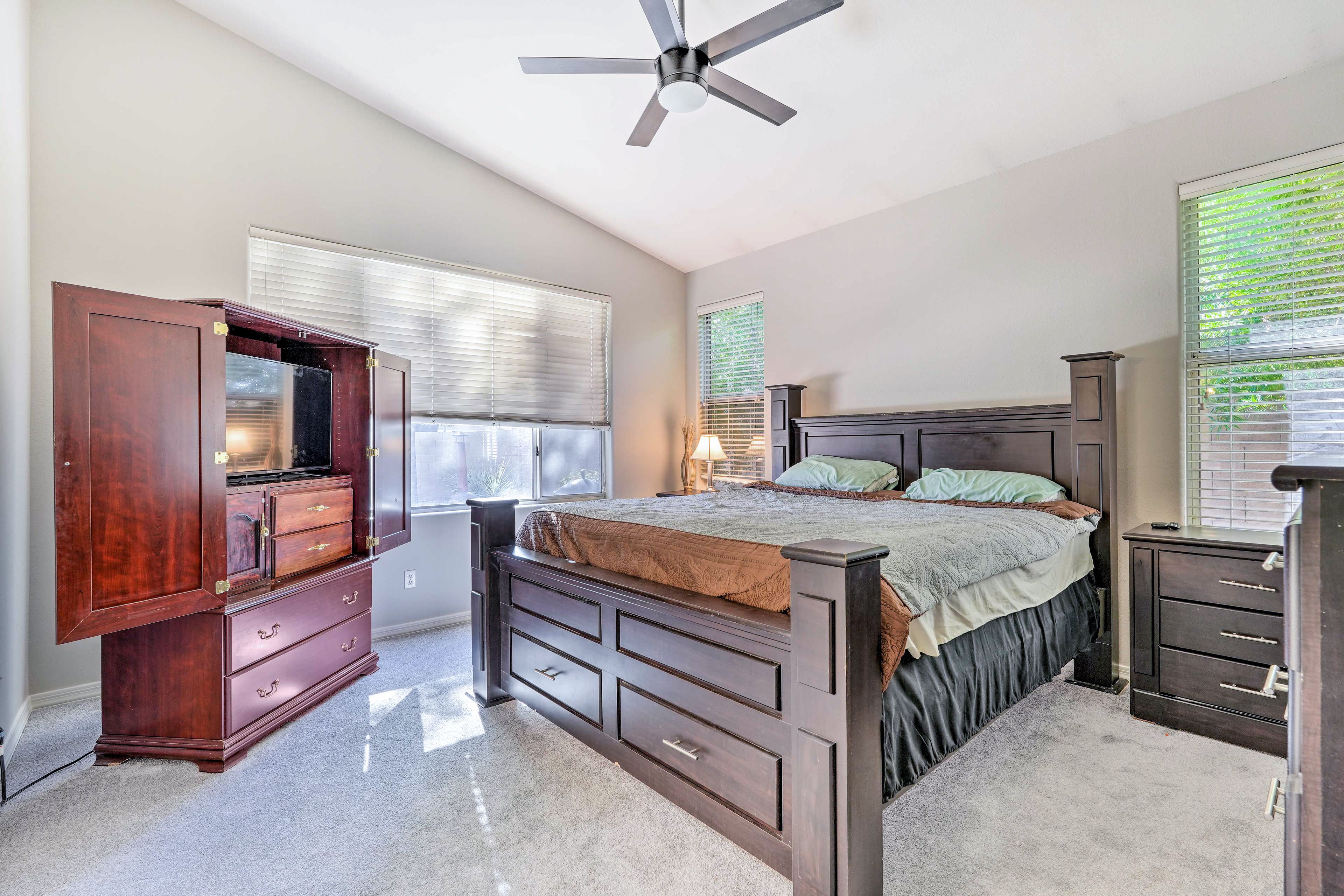 Bedroom 1 | King Bed | Smart TV