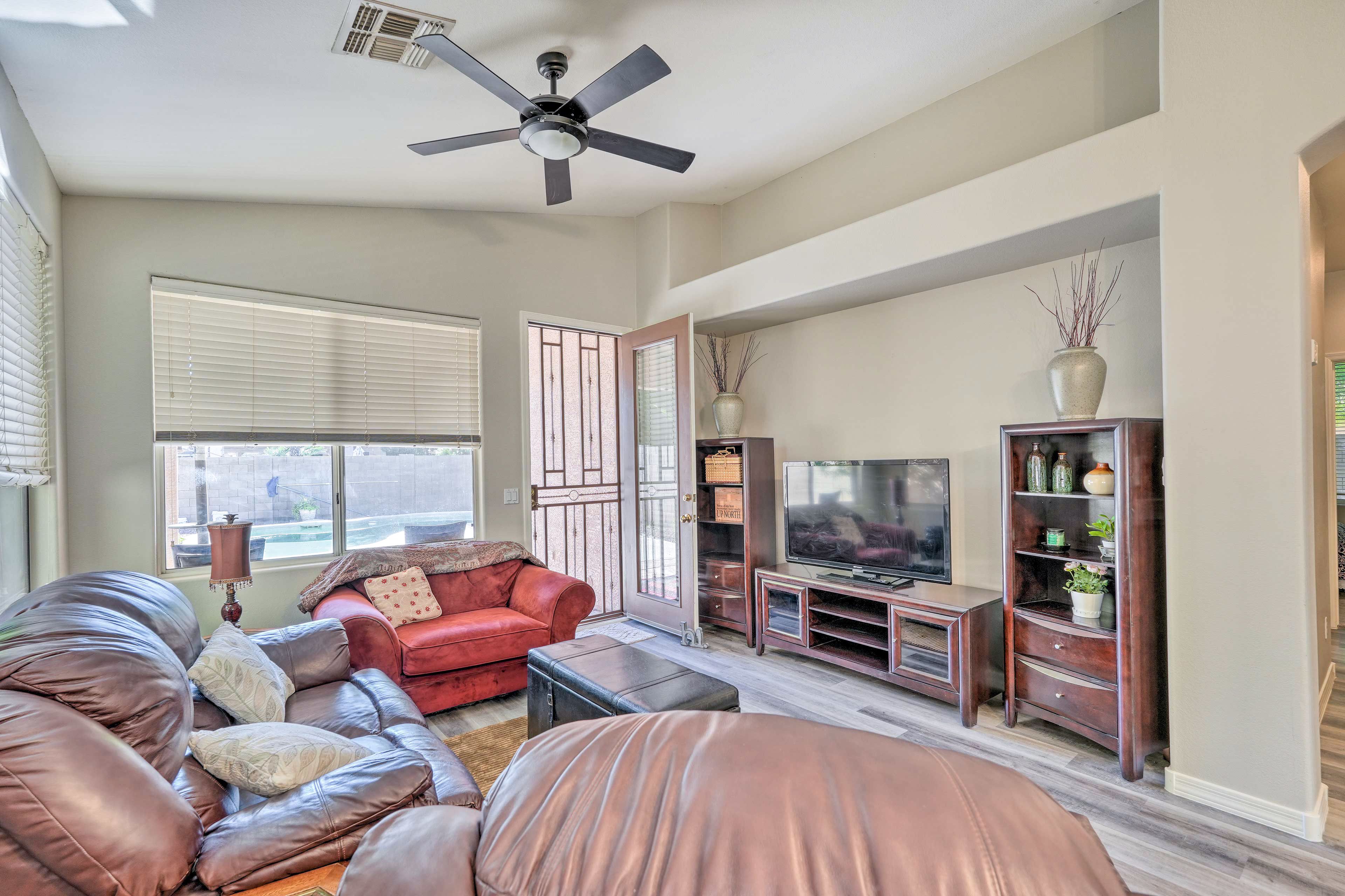 Living Room | Free WiFi | Central A/C