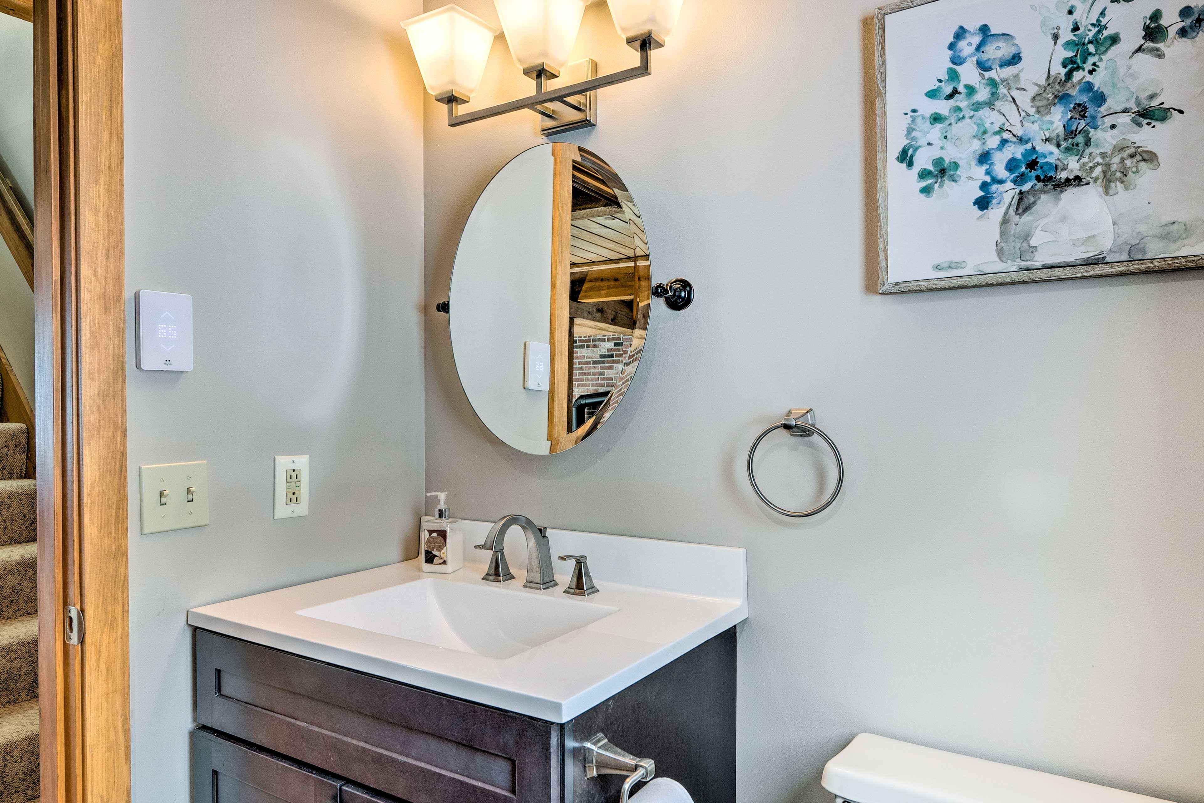 Full Bathroom | Complimentary Toiletries