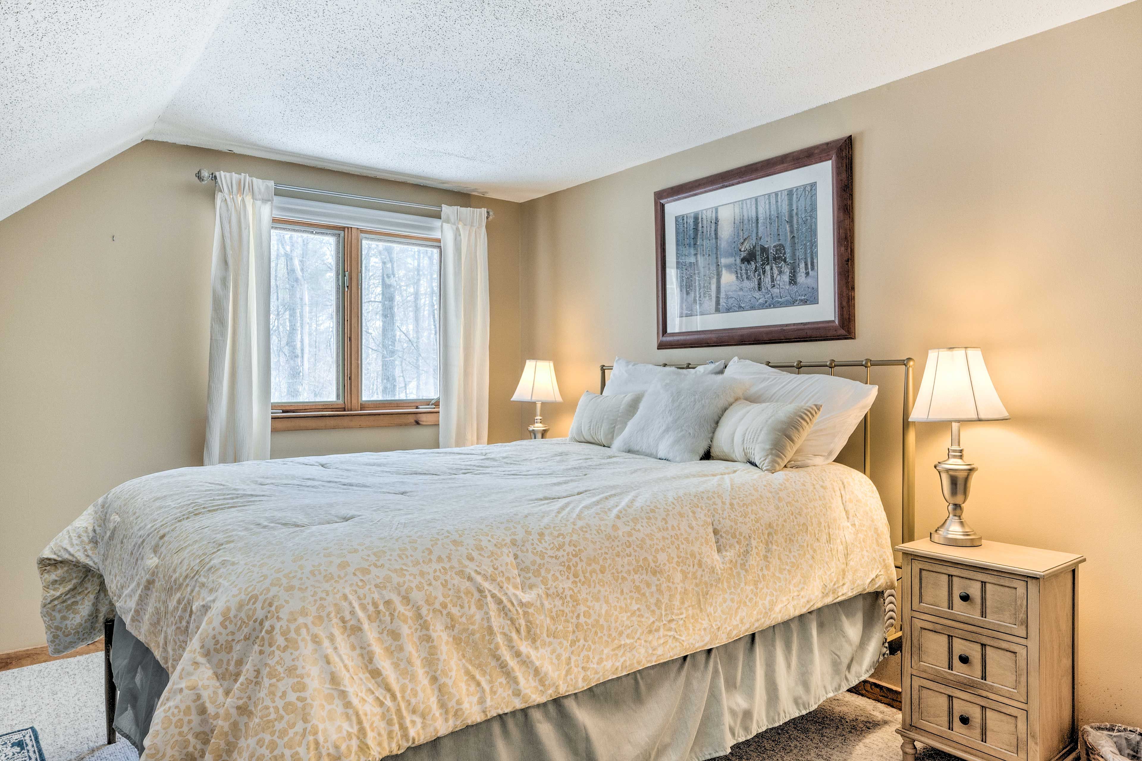 Bedroom 2 | Queen Bed | 2nd Floor