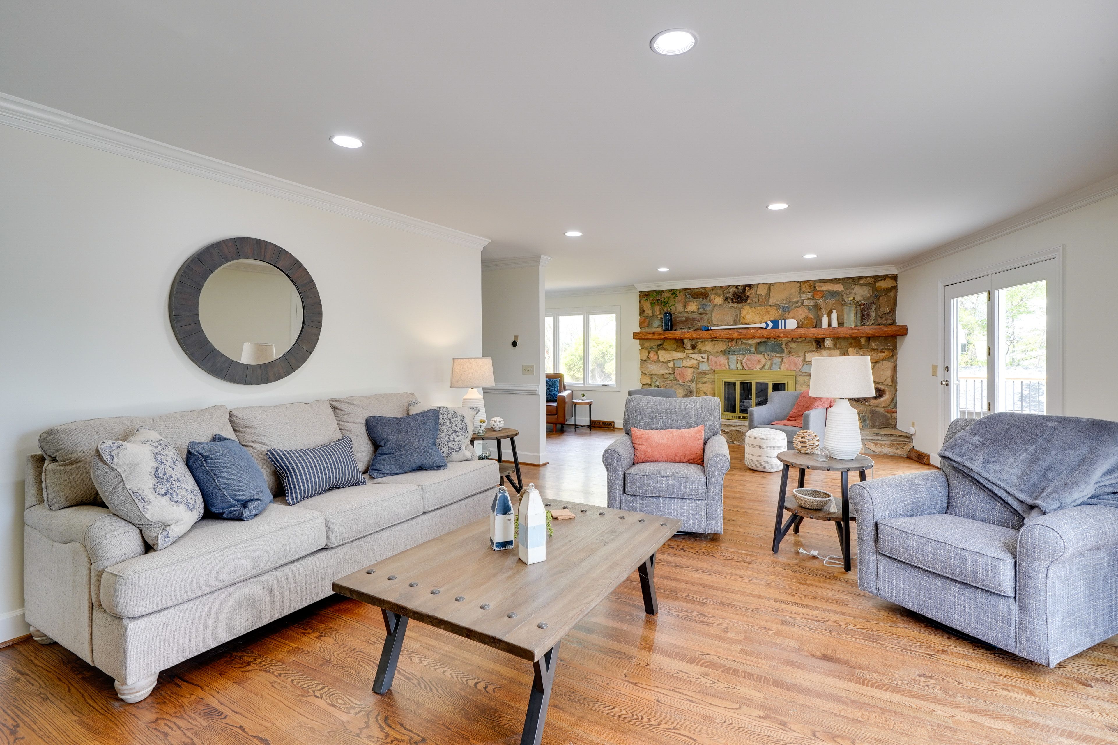 Living Room | Free WiFi | Central A/C & Heating | Pack 'n Play | Smart TVs