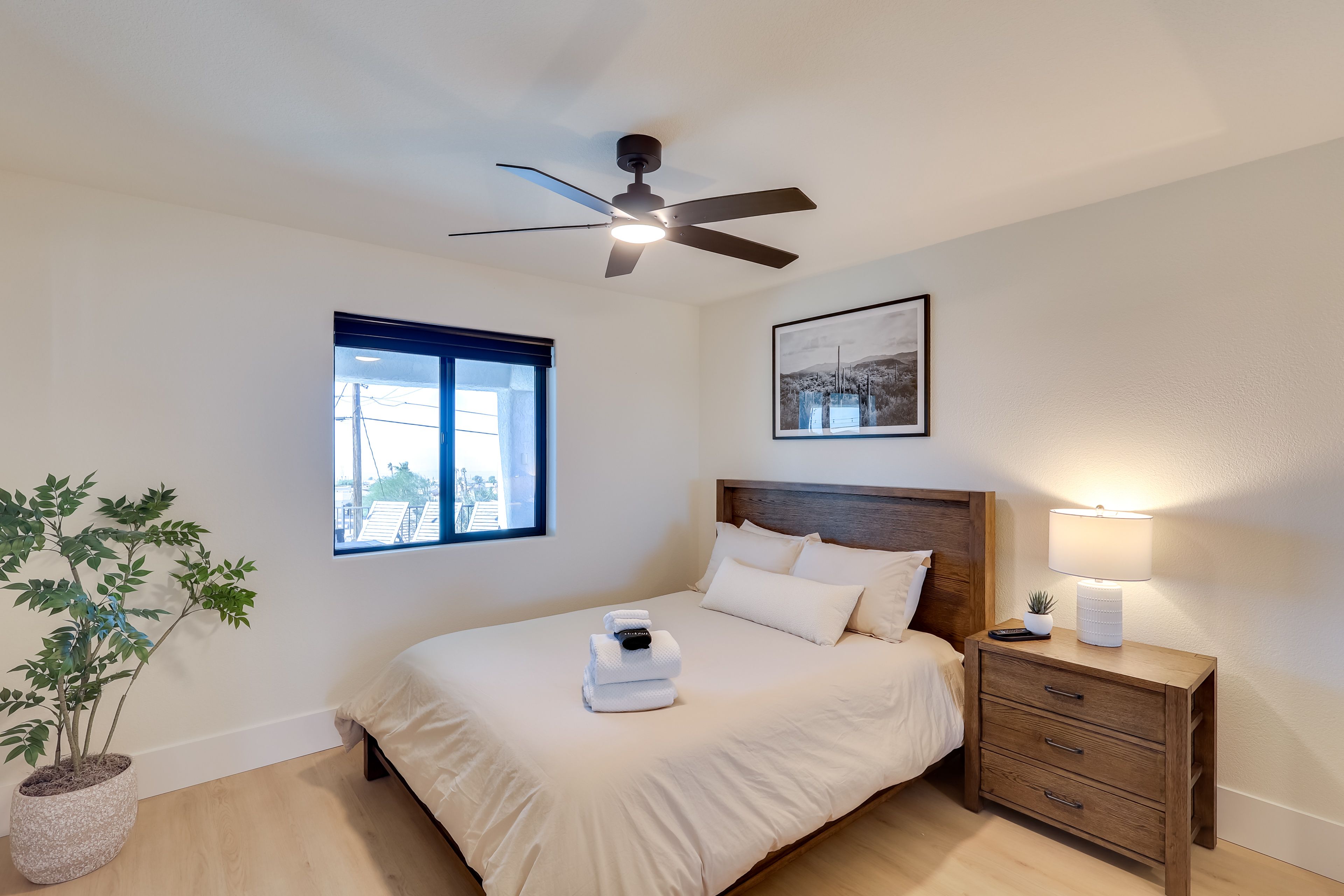 Bedroom 2 | Queen Bed