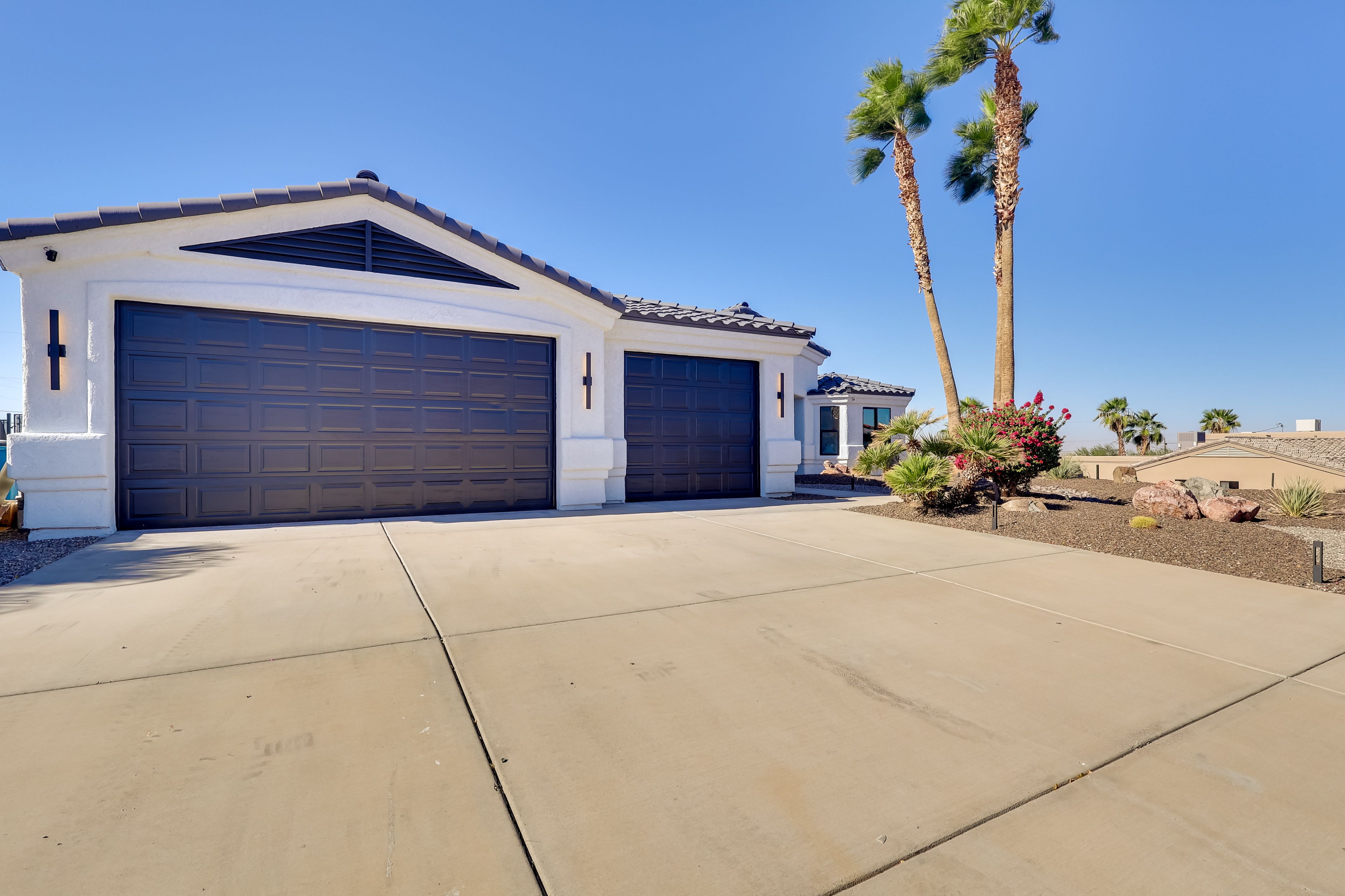 Parking | Driveway (6 Vehicles)