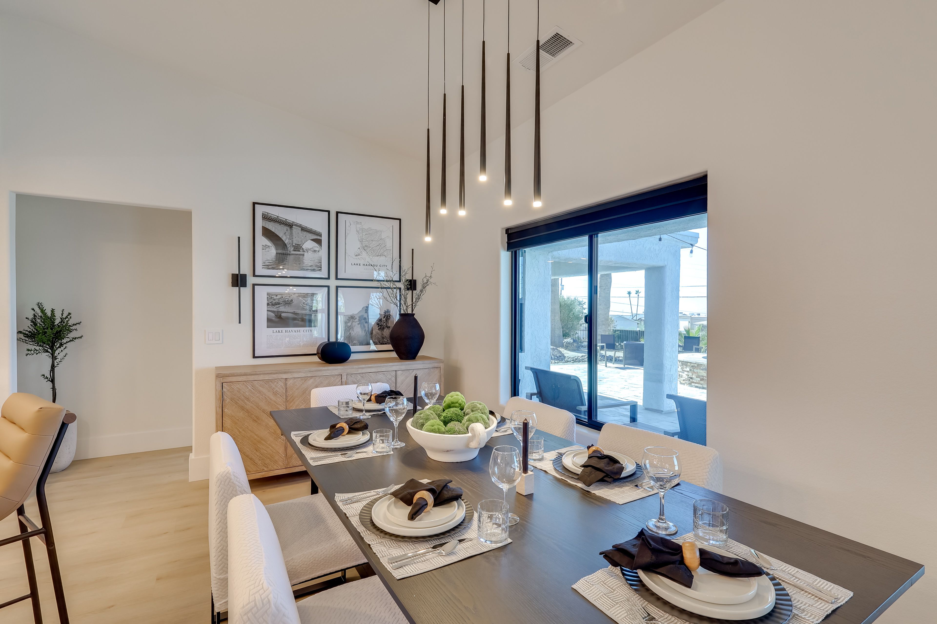 Dining Area | Dishes & Flatware Provided