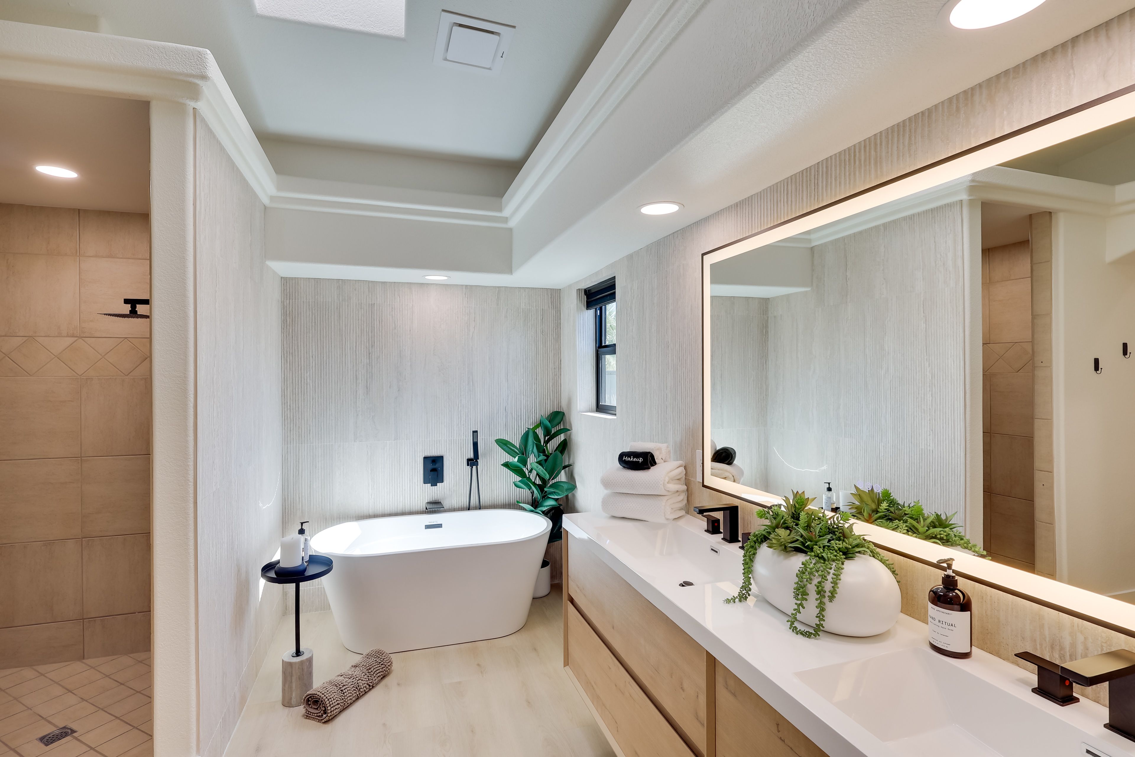 En-Suite Bathroom | Towels Provided | Complimentary Toiletries