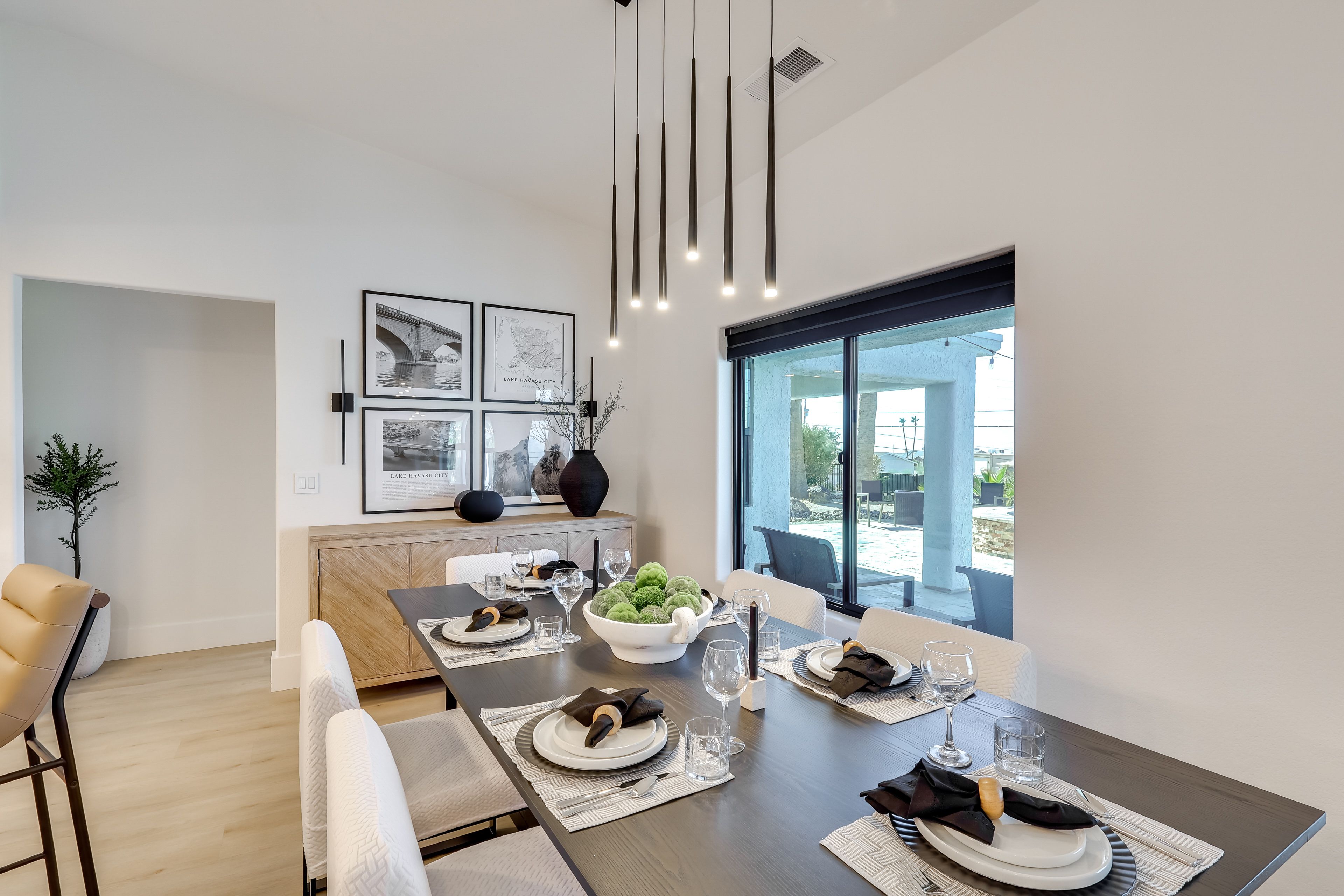 Dining Area | Dishes & Flatware Provided