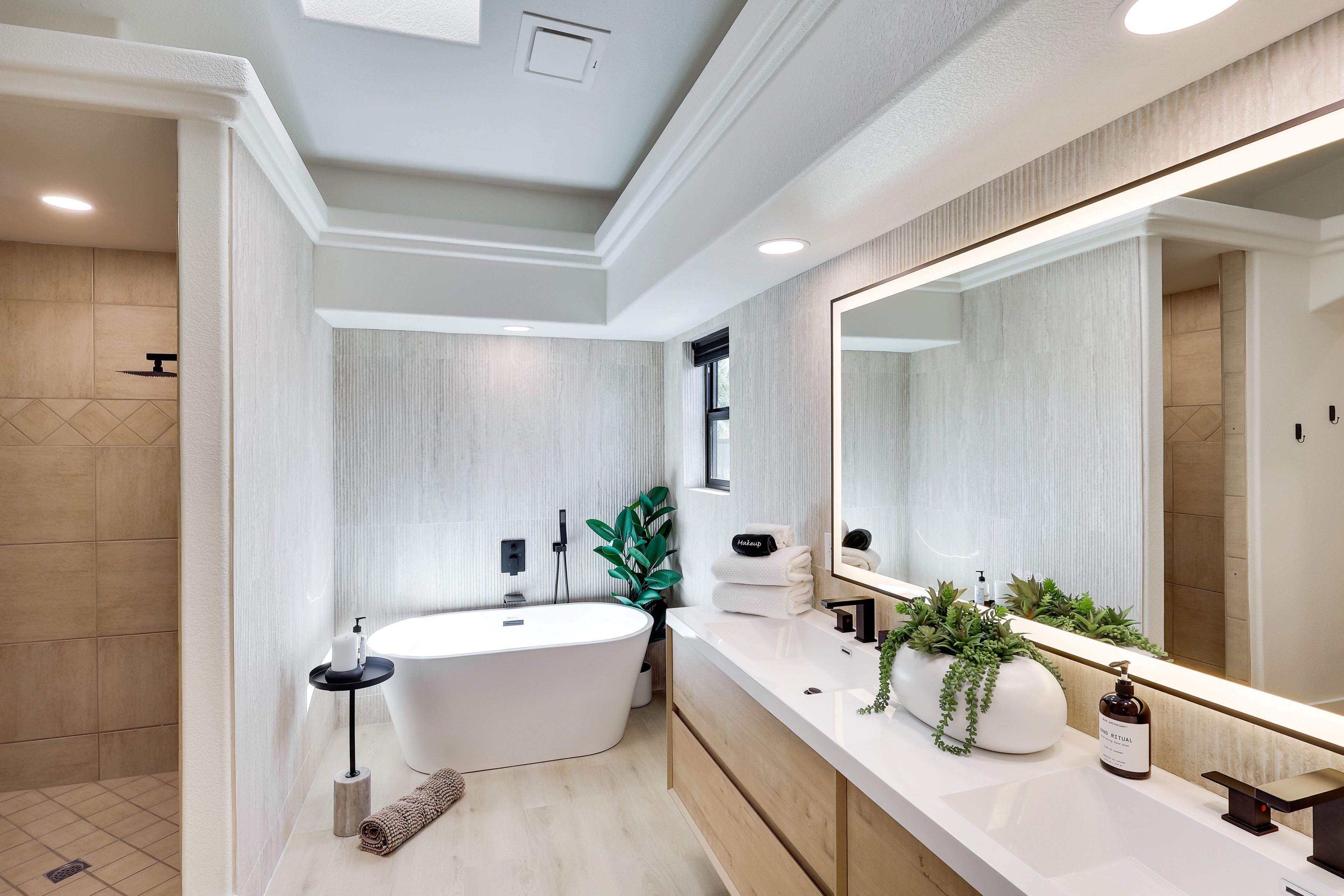 En-Suite Bathroom | Towels Provided | Complimentary Toiletries