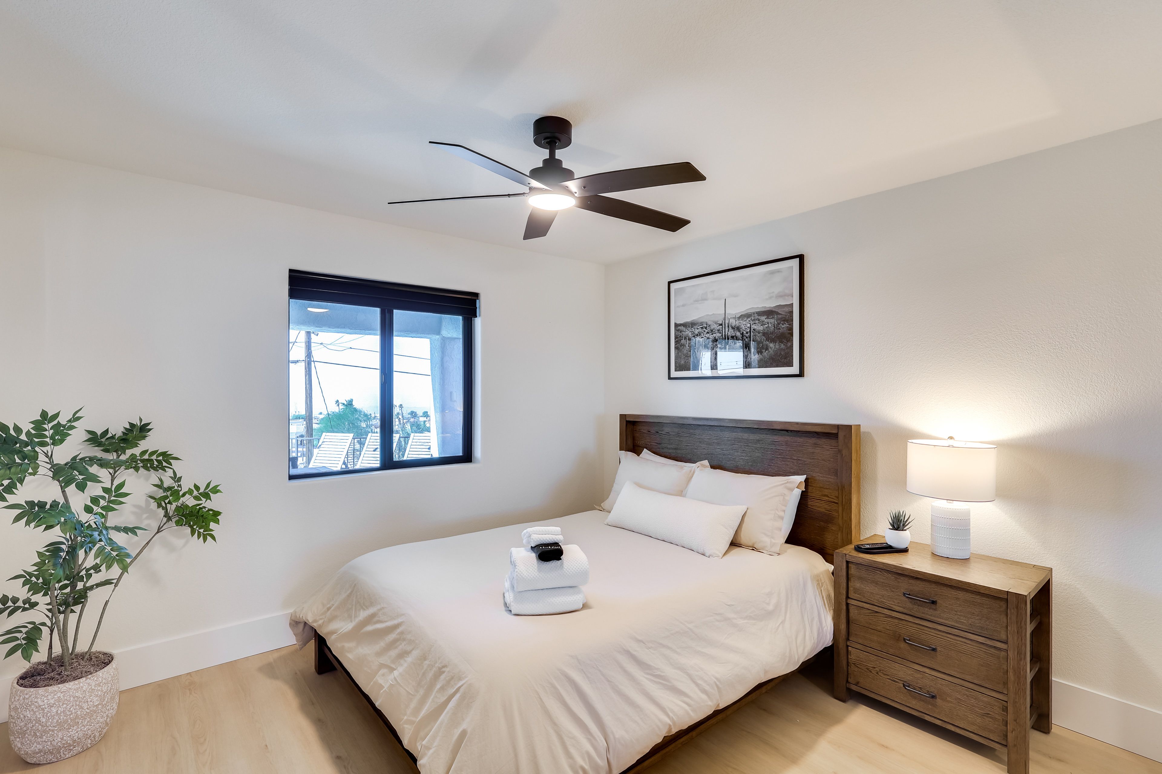 Bedroom 2 | Queen Bed