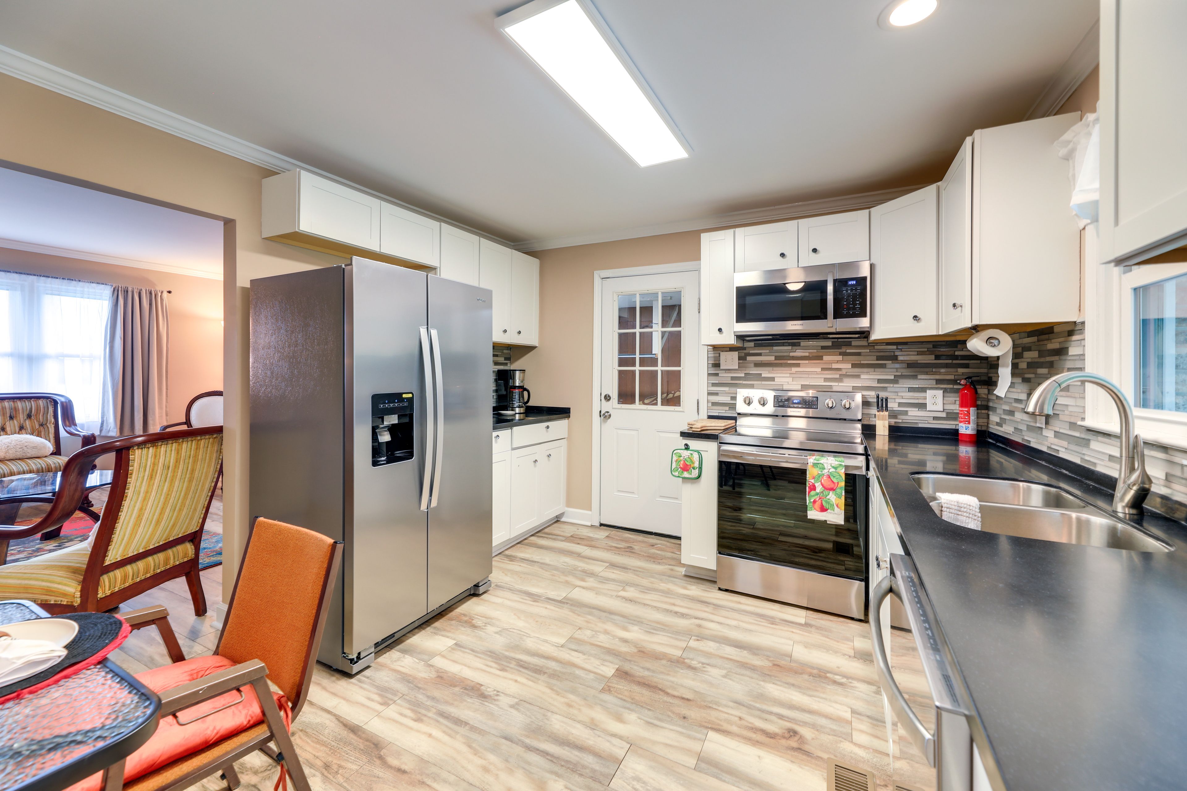 Kitchen | Stainless Steel Appliances w/ Dishwasher