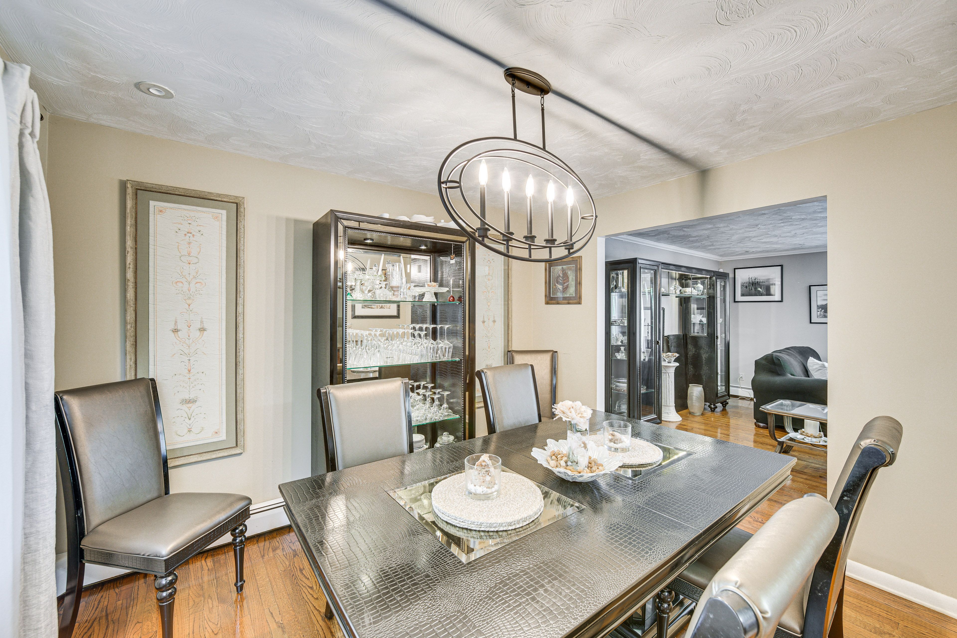 Dining Area | Dishes & Flatware Provided