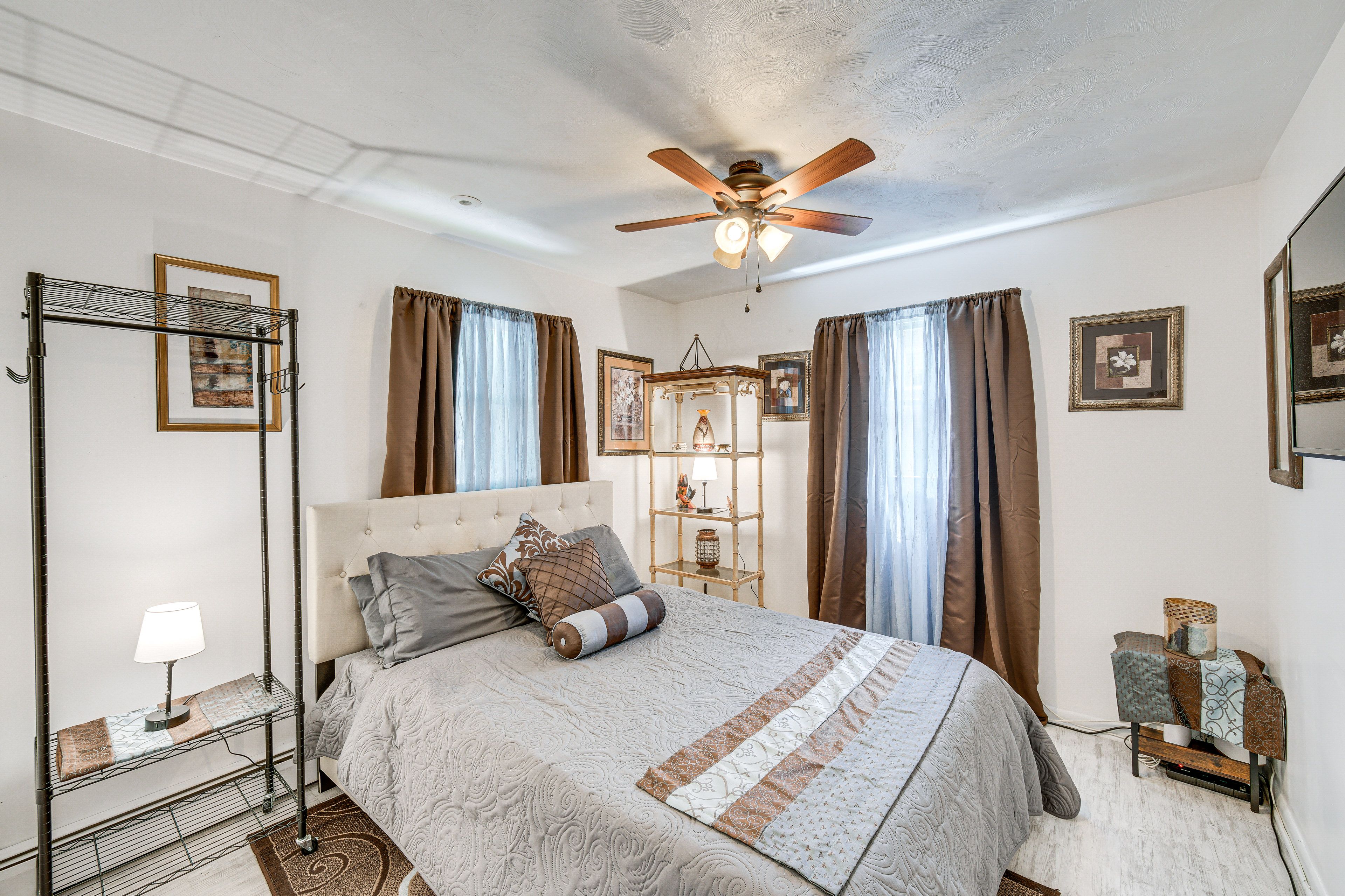 Bedroom 3 | Queen Bed