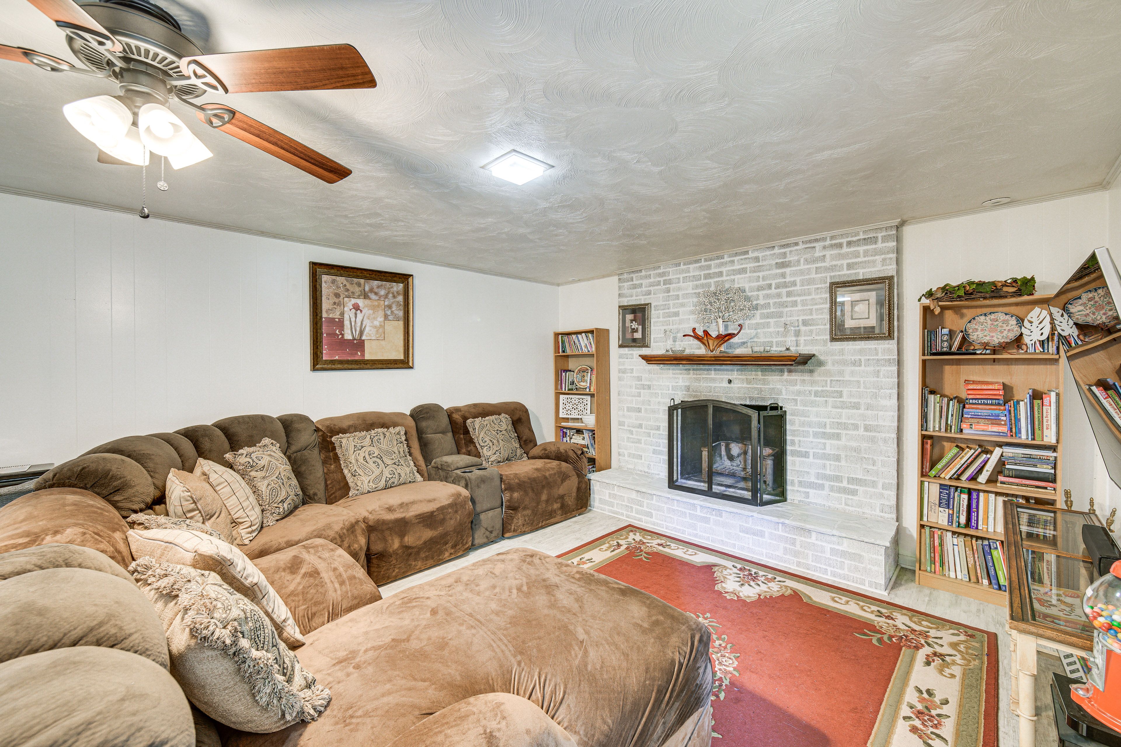 Sitting Room | Fireplace (Decorative Only) | Smart TV | Desk