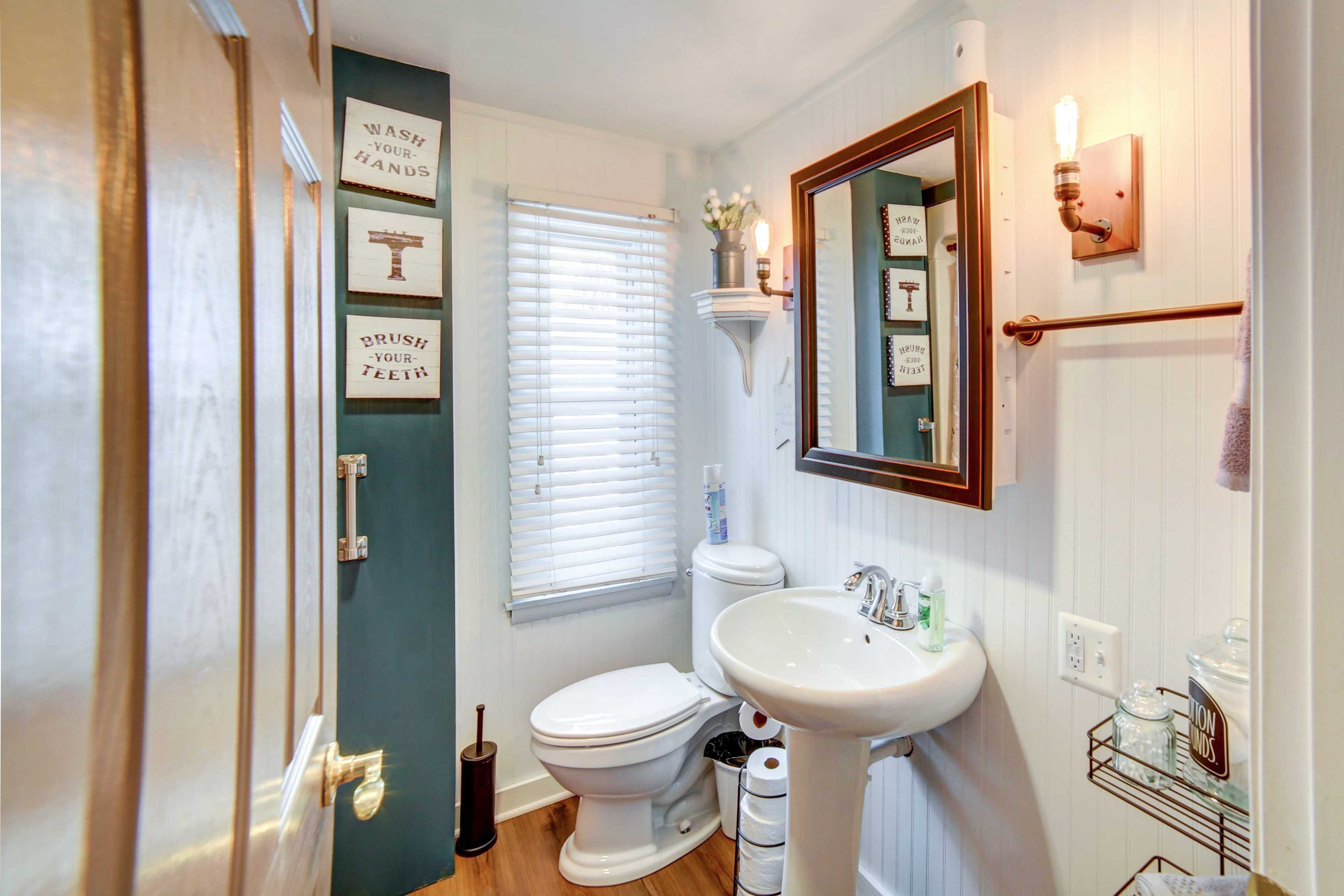 Full Bathroom | Complimentary Toiletries | Hair Dryer
