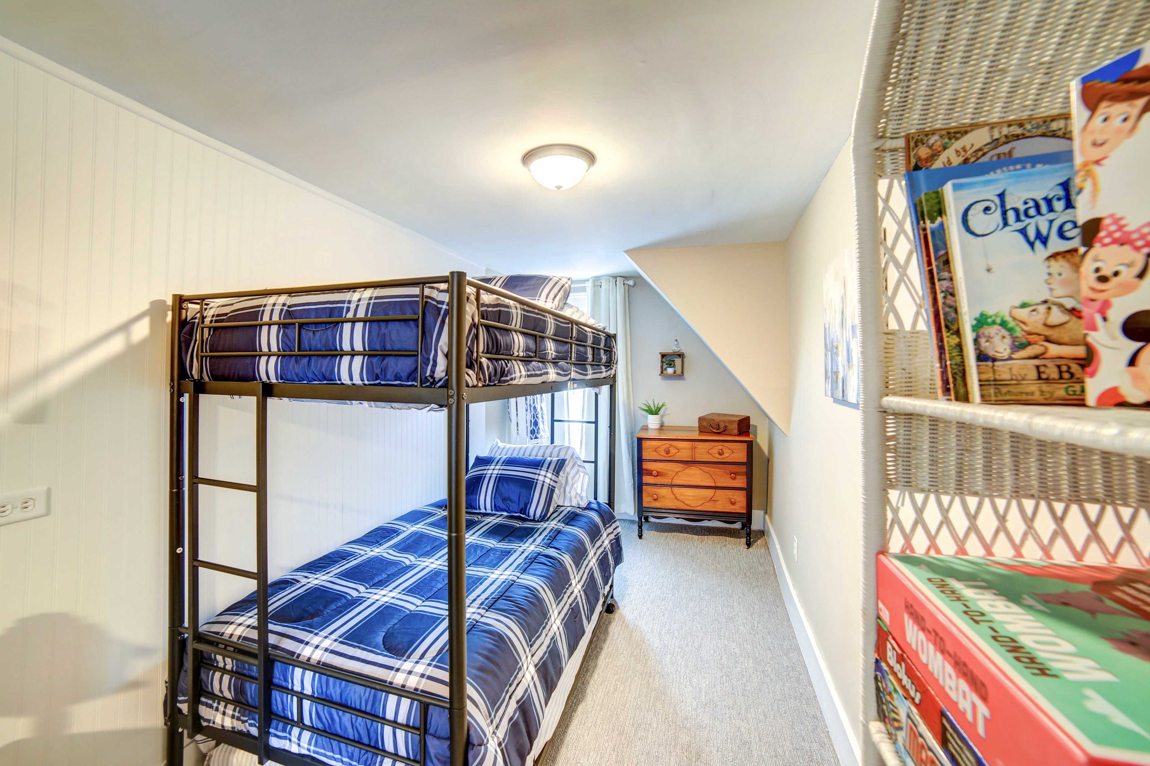 Bedroom 3 | Twin Bunk Bed w/ Twin Trundle