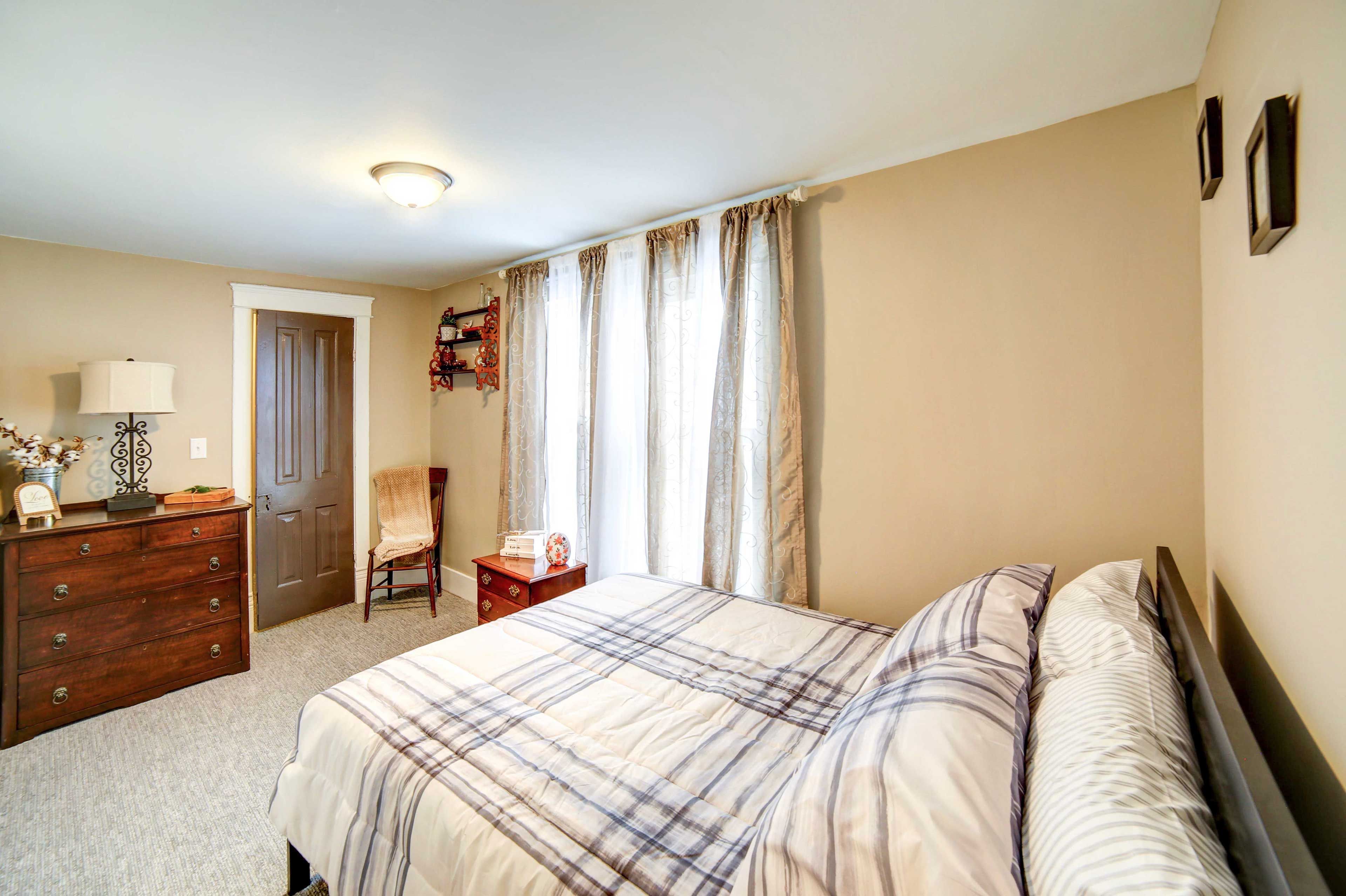 Bedroom 2 | Queen Bed