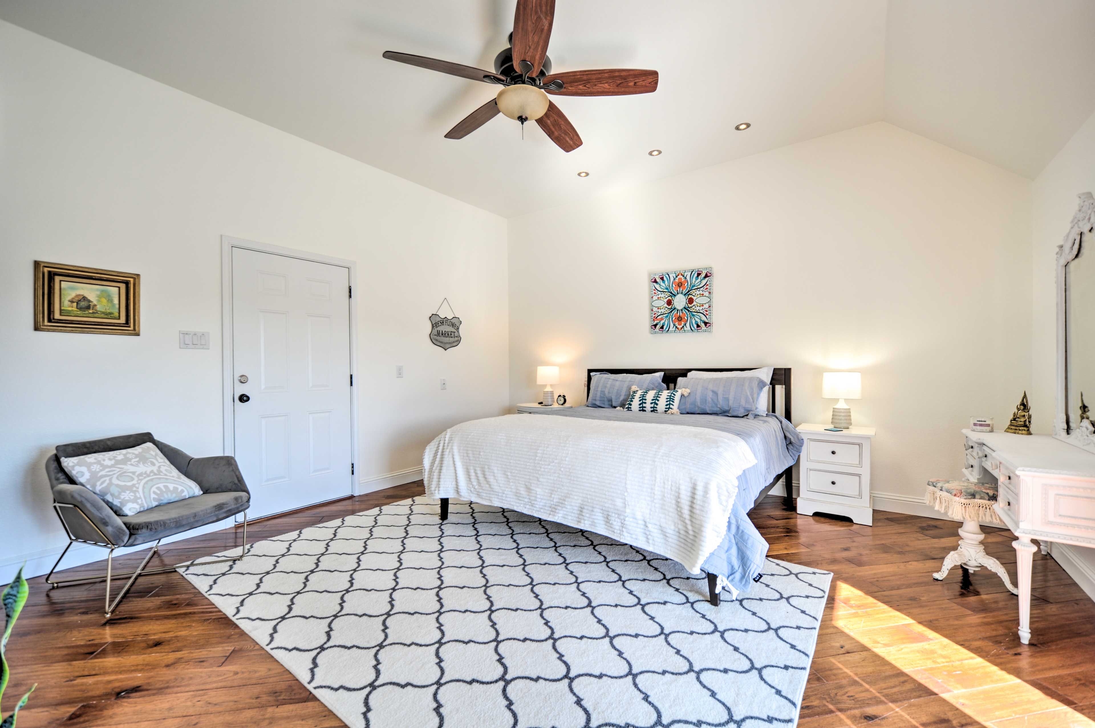 Bedroom 1 | 1st Floor | King Bed | Linens Provided | Smart TV w/ Cable