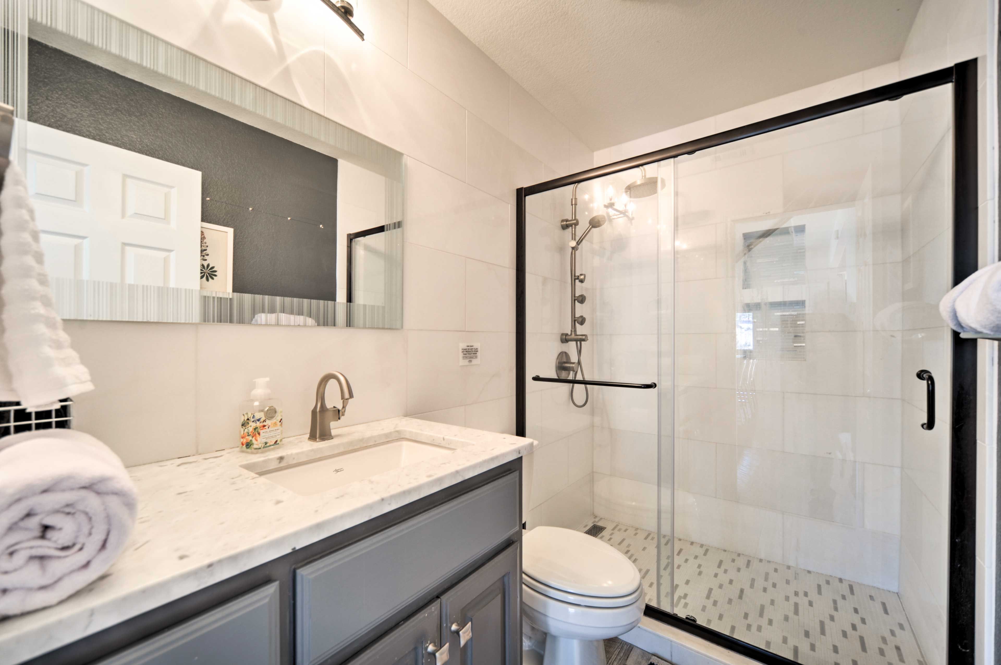 Full Bathroom | Towels Provided | Complimentary Toiletries