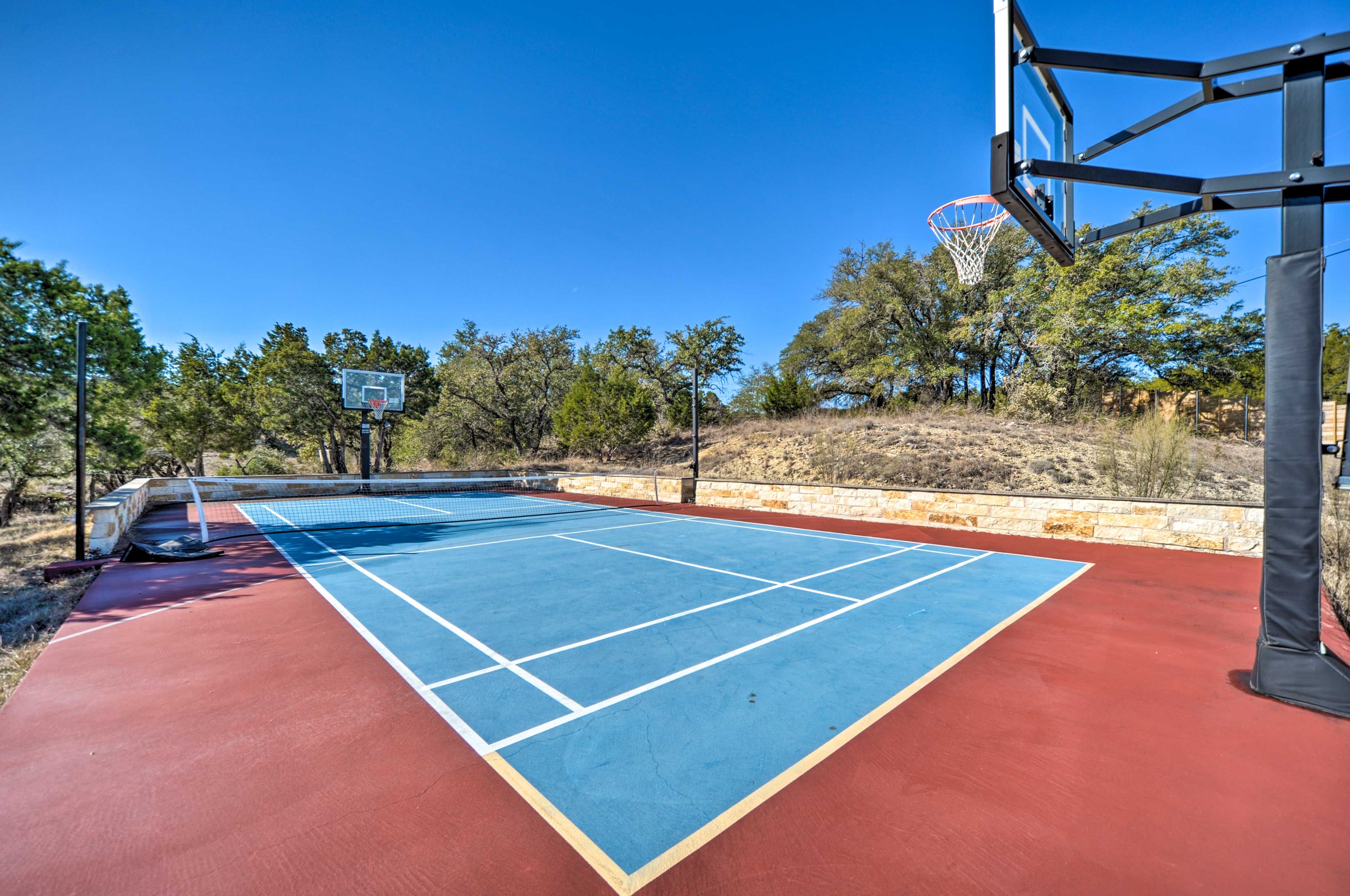 Basketball/Pickleball Court