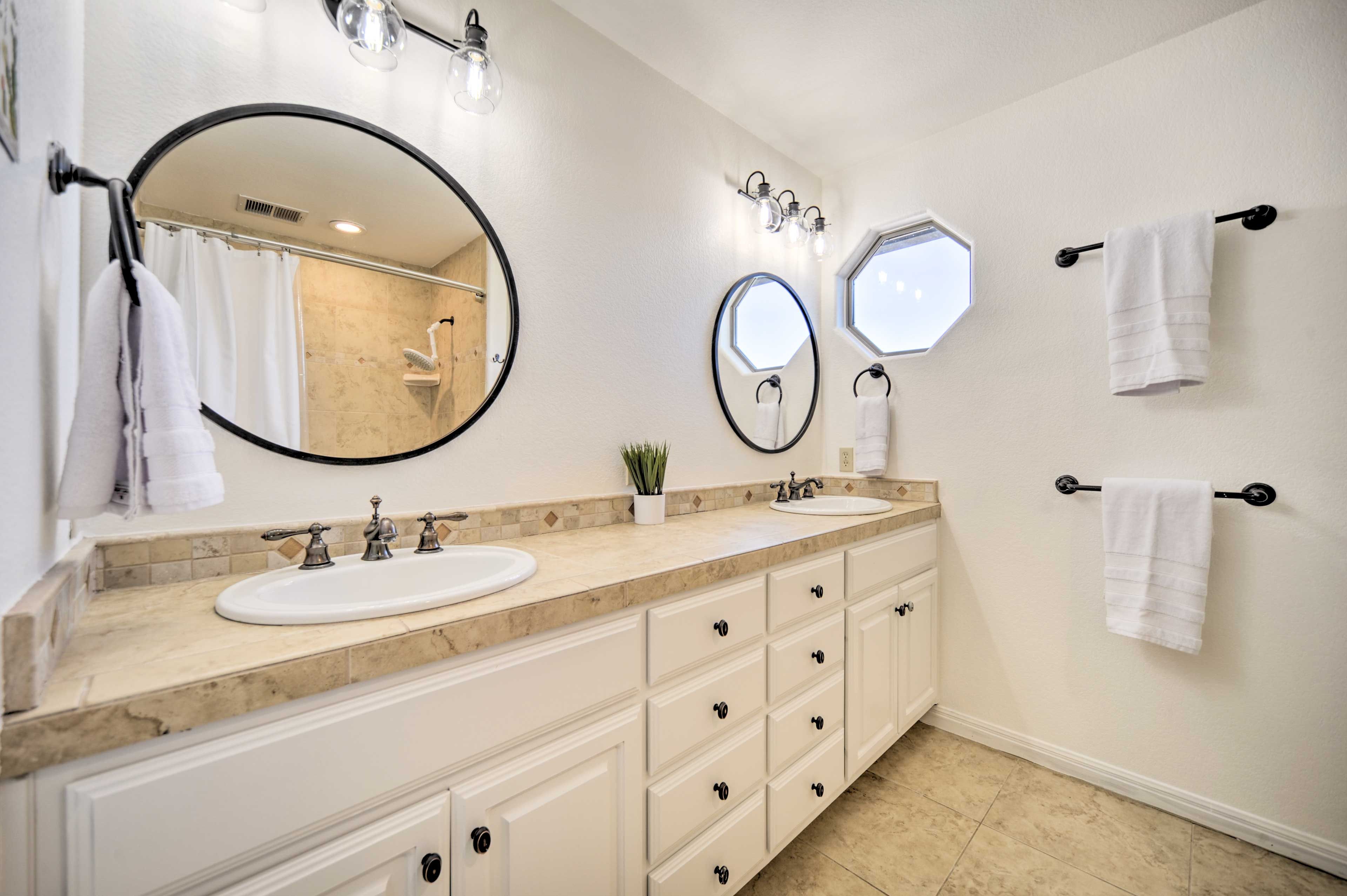 Full Bathroom | Jetted Tub
