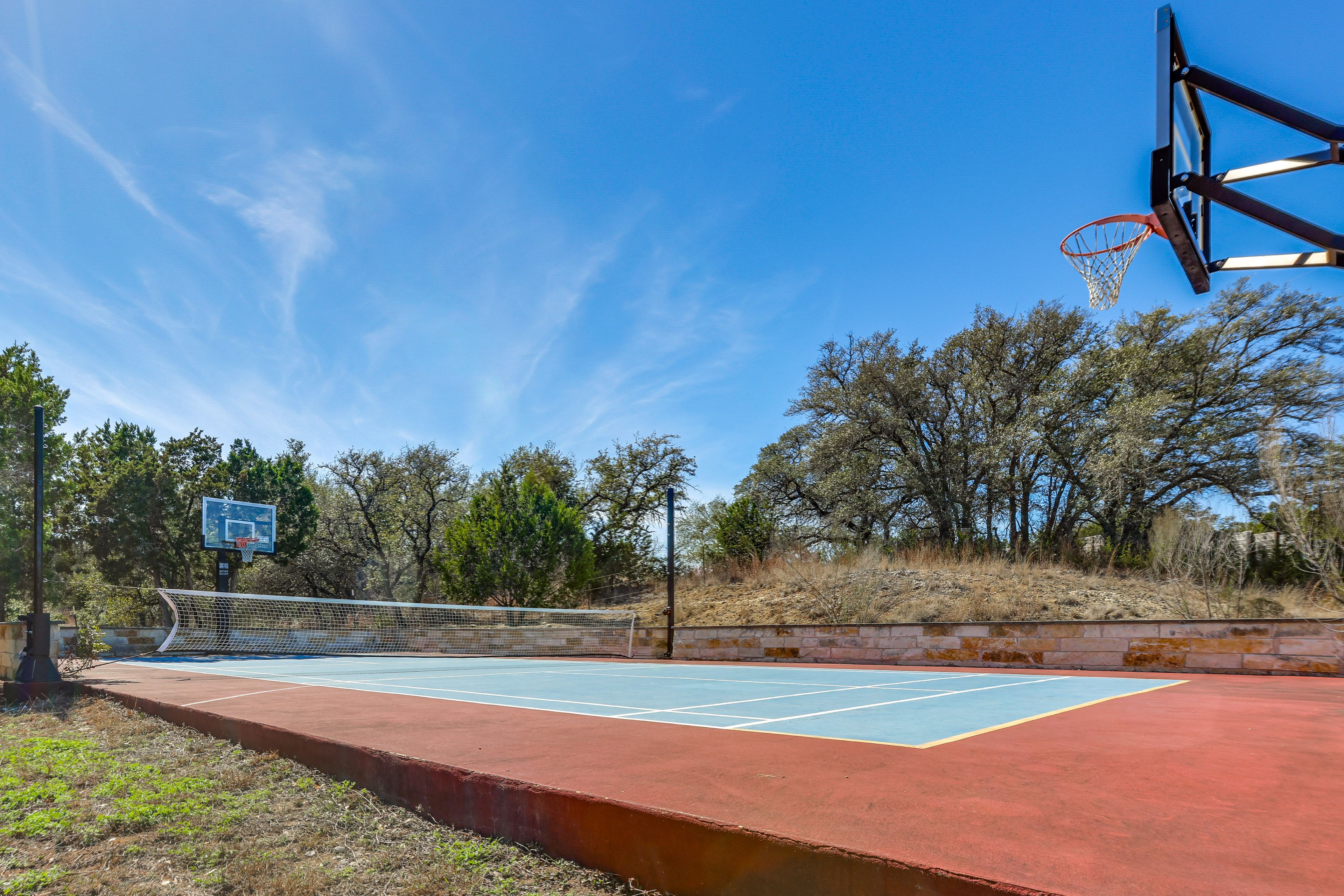 Basketball/Pickleball Court