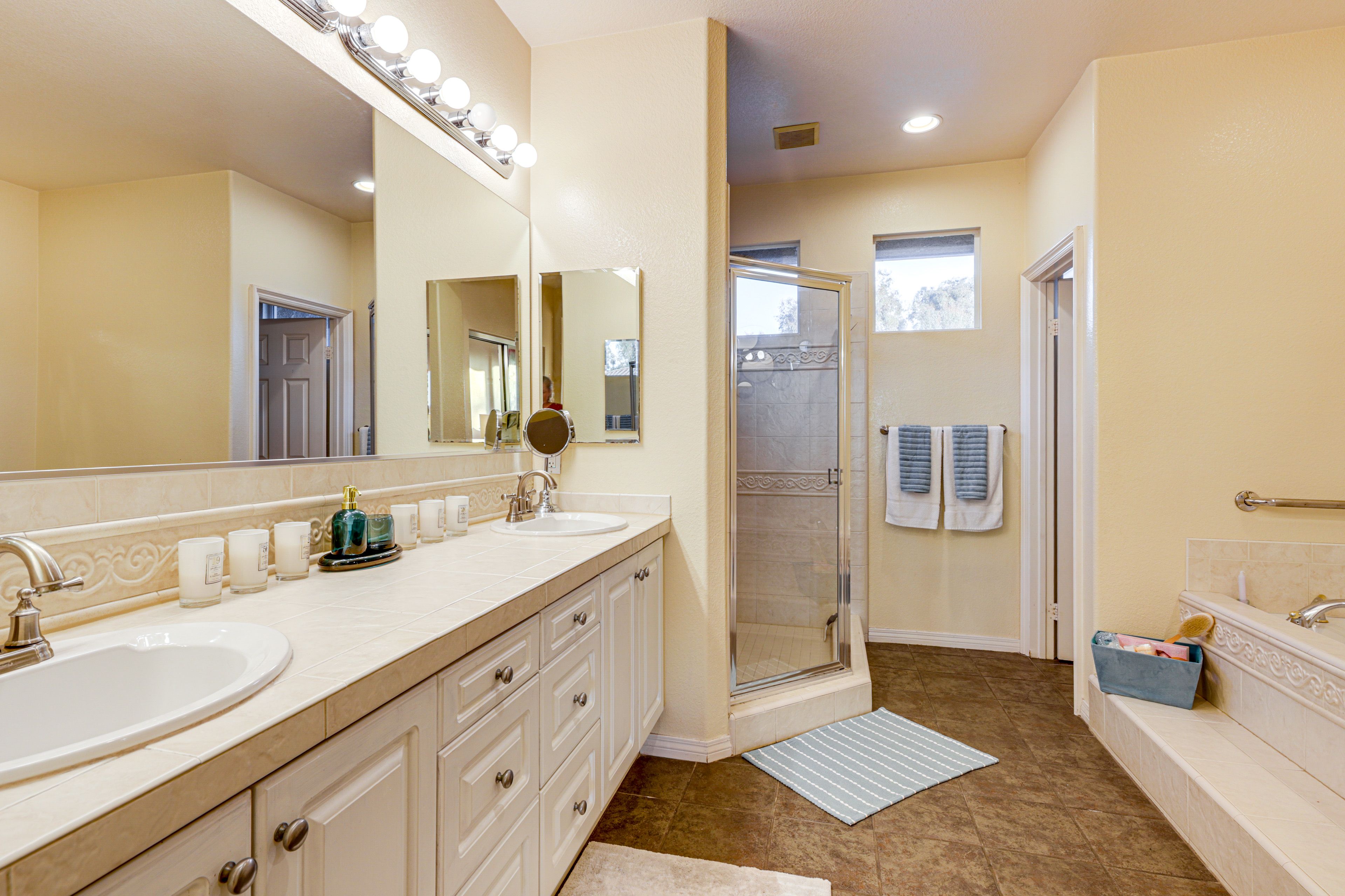 Full Bath | Towels | Hair Dryer | 2nd Floor