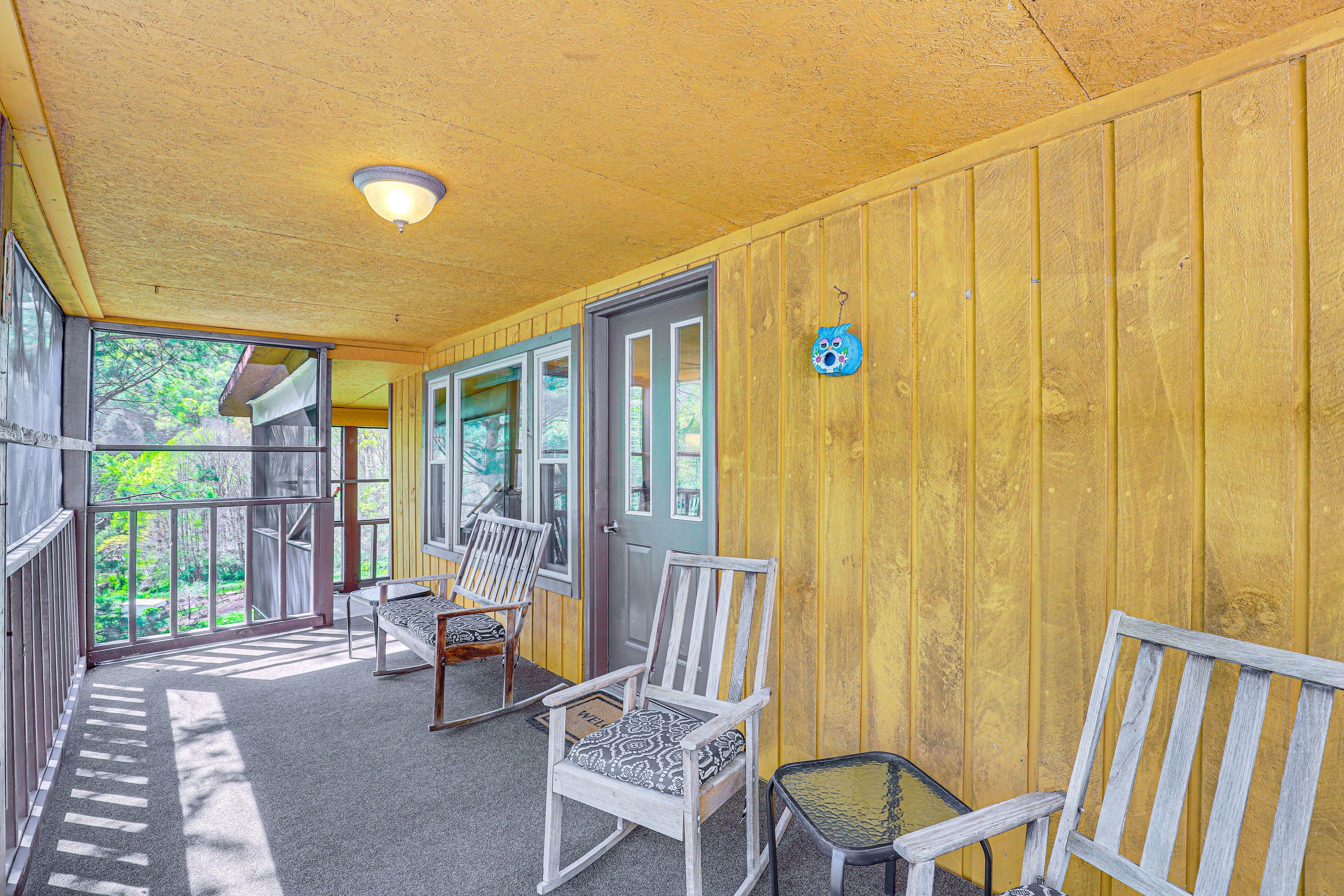 Wraparound Porch | Mountain Views | ~13 Mi to Downtown Mars Hill