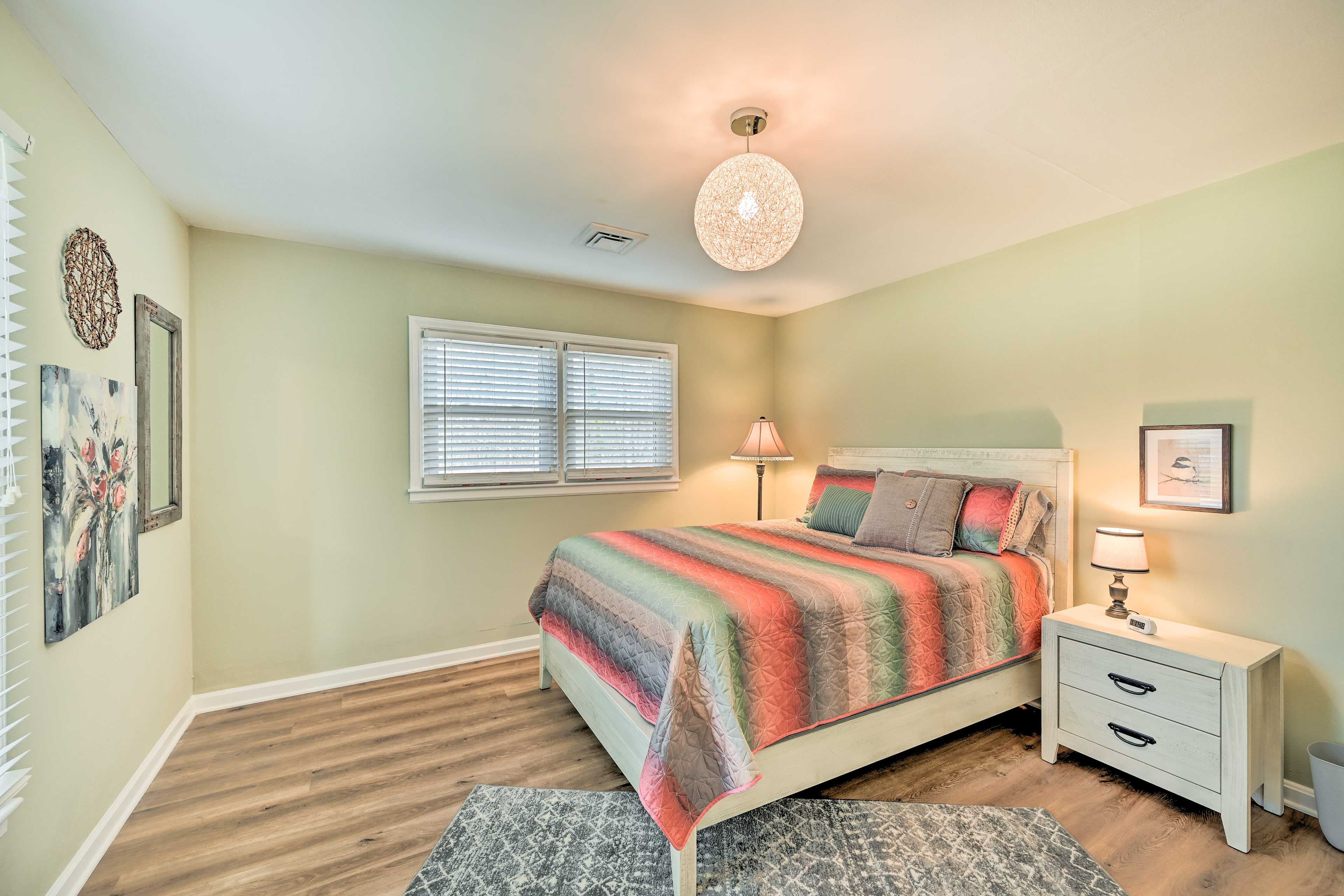 Bedroom 3 | Queen Bed