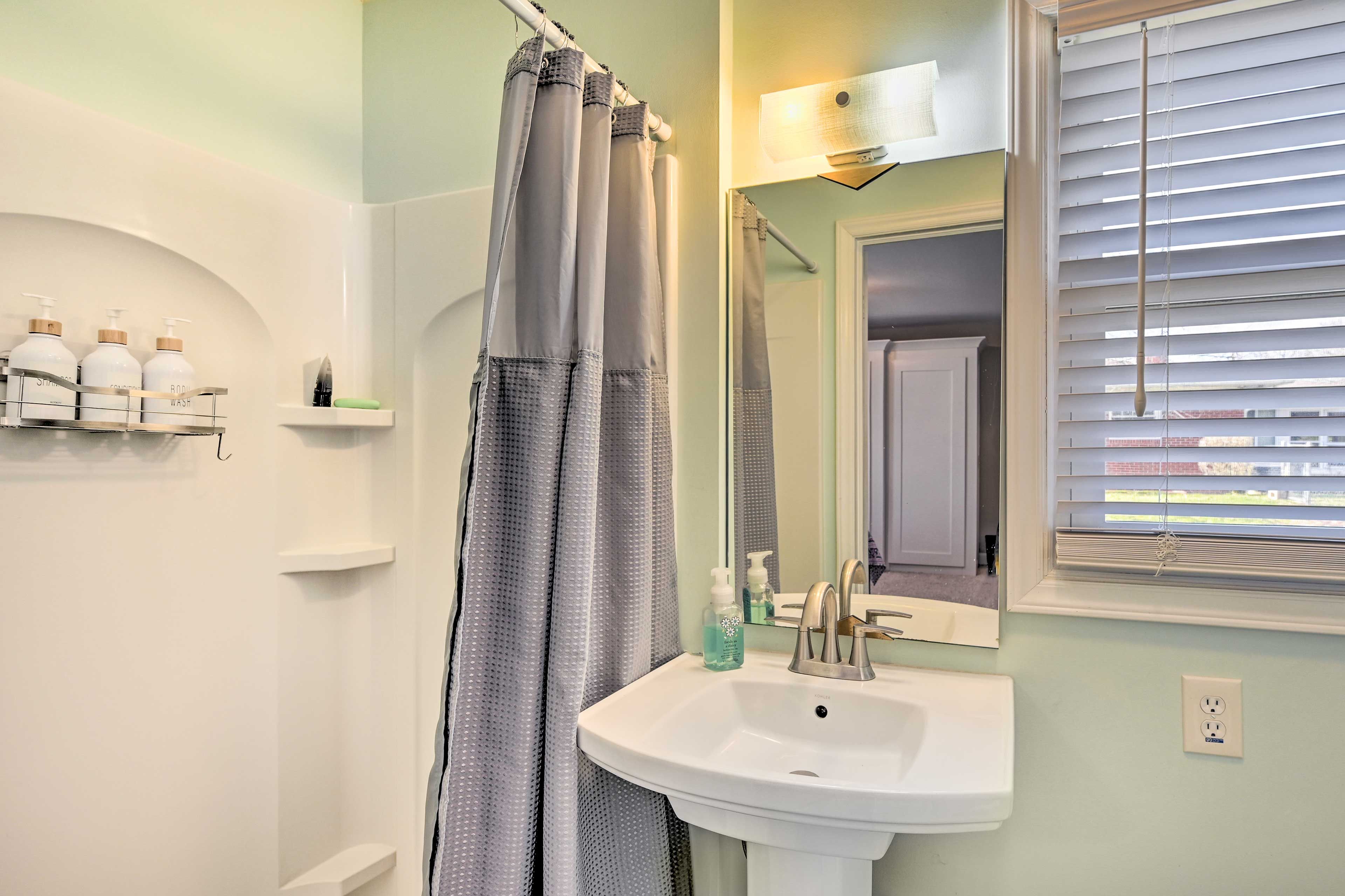 En-Suite Bathroom | Towels Provided