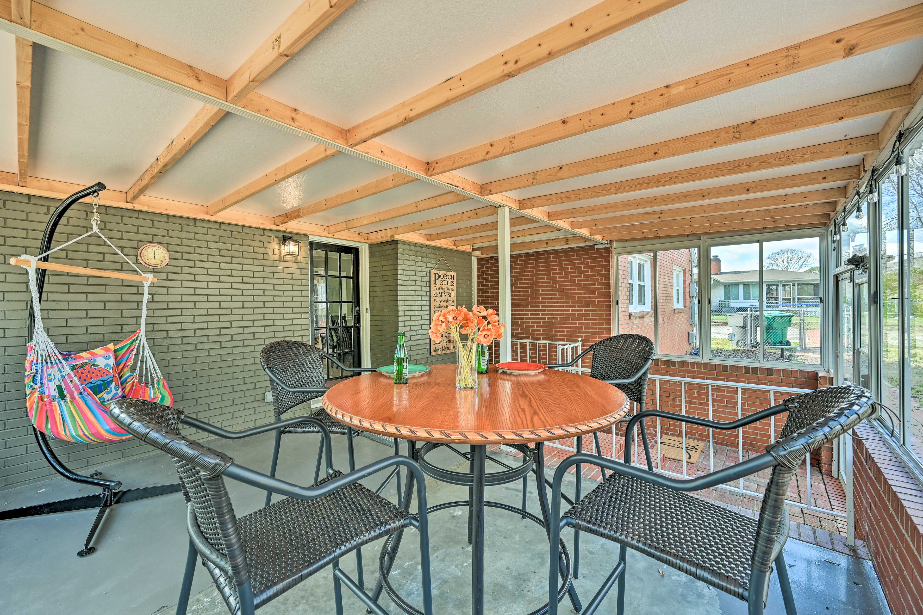 Screened Porch | Free WiFi | Central A/C & Heat | Washer & Dryer