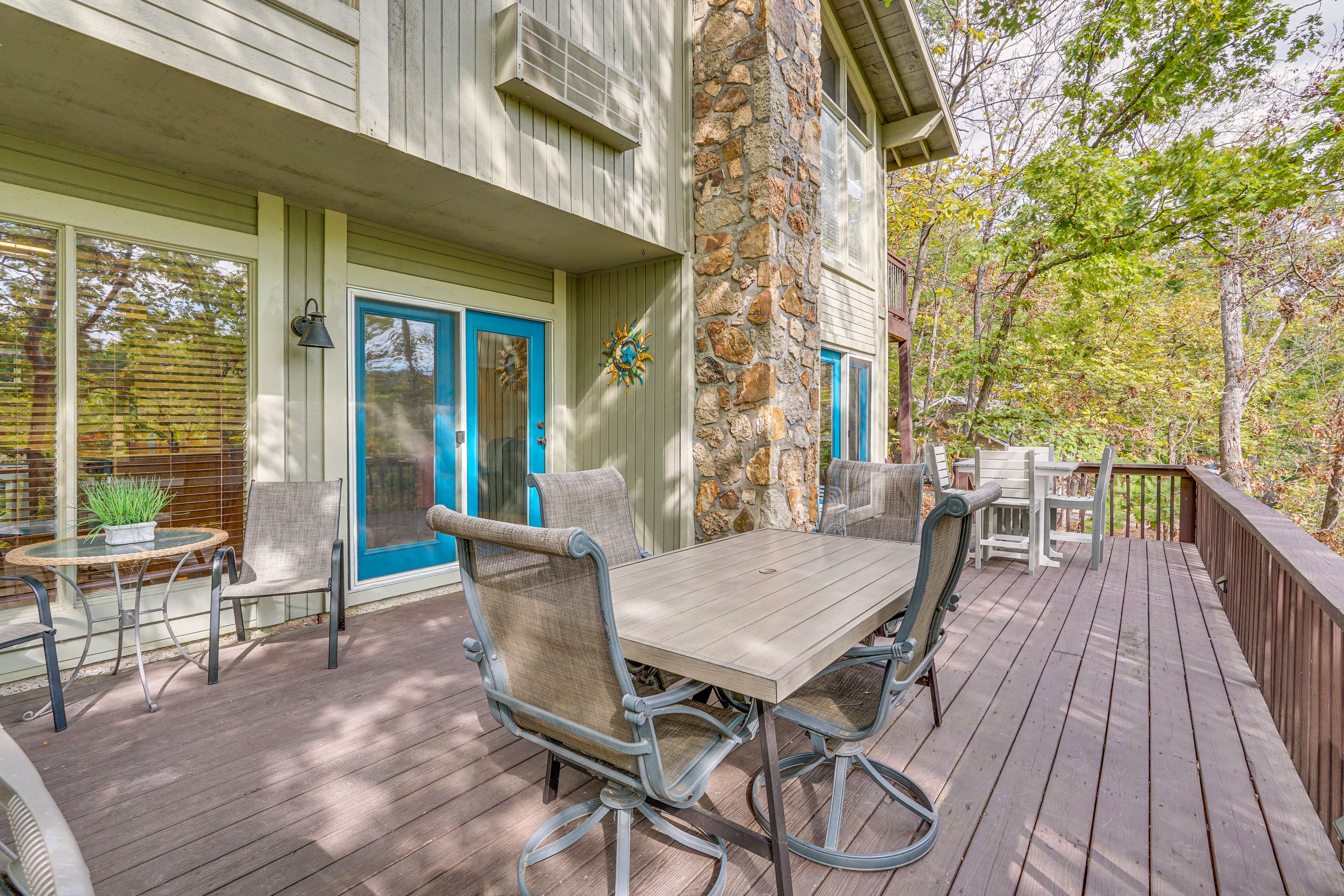 Deck | Outdoor Seating | Gas Grill