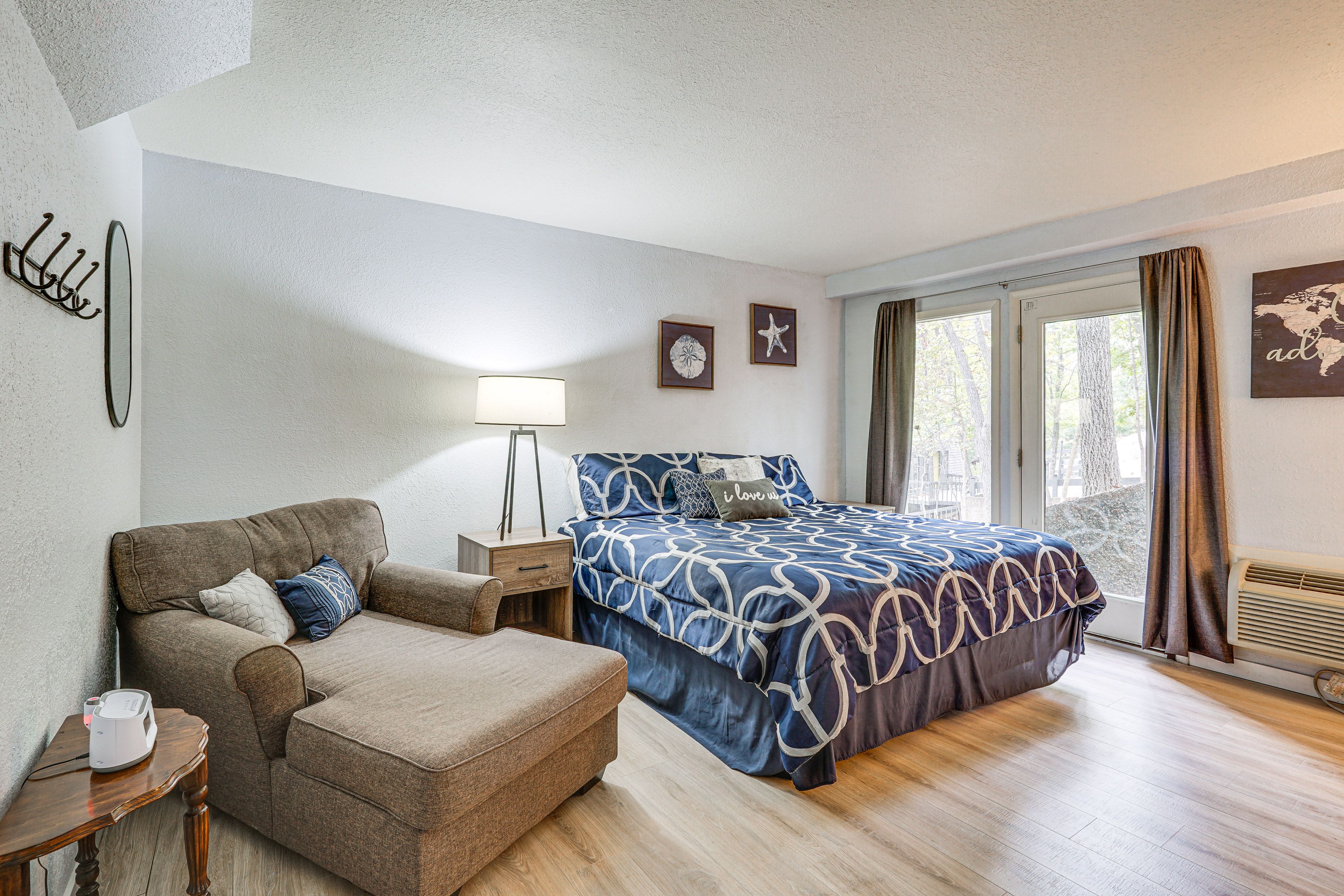Bedroom 3 | King Bed | Smart TV | 1st Floor