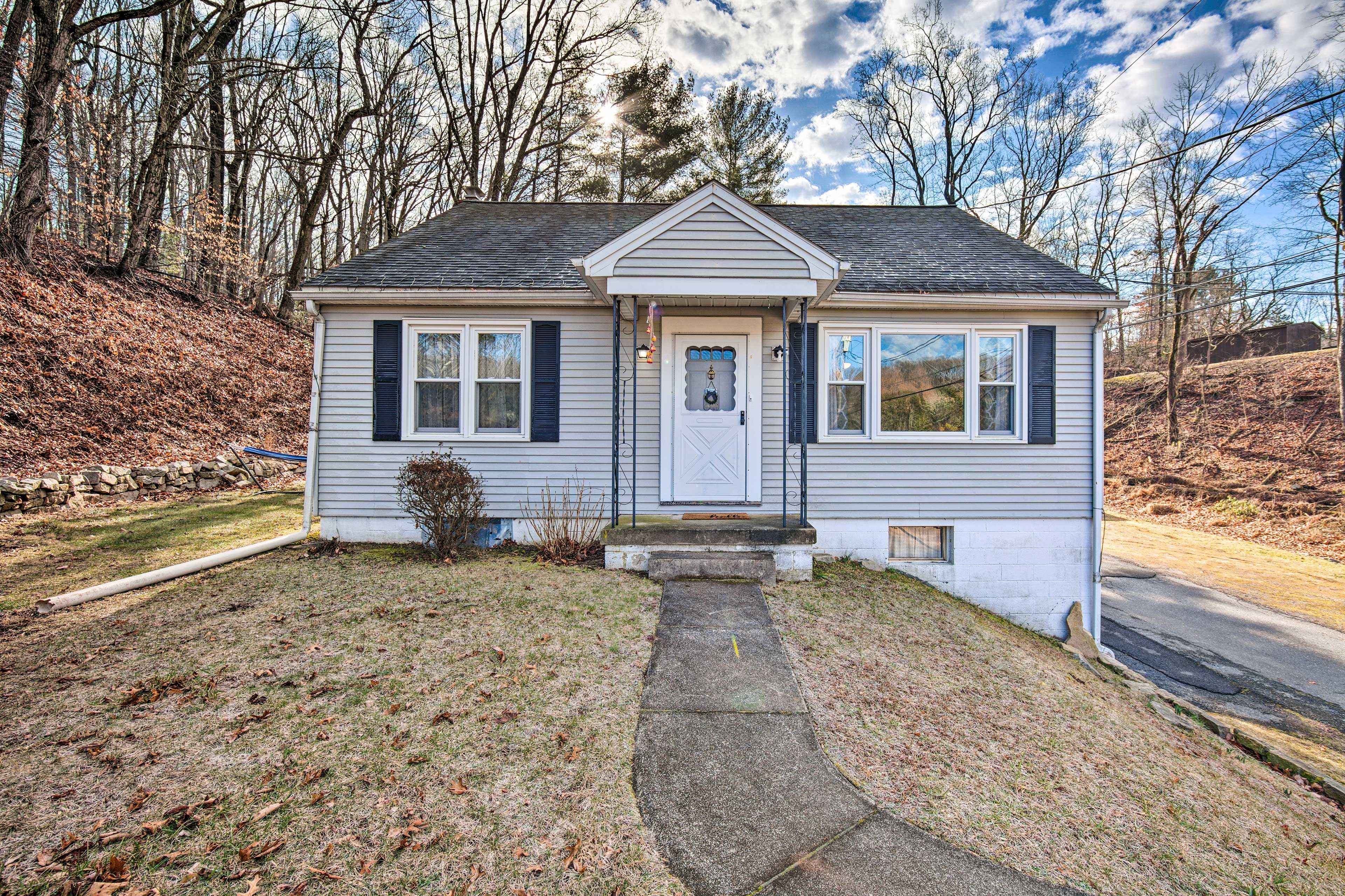 Home Exterior | Parking | Driveway (4-5 Vehicles) | RV/Trailer Parking Allowed