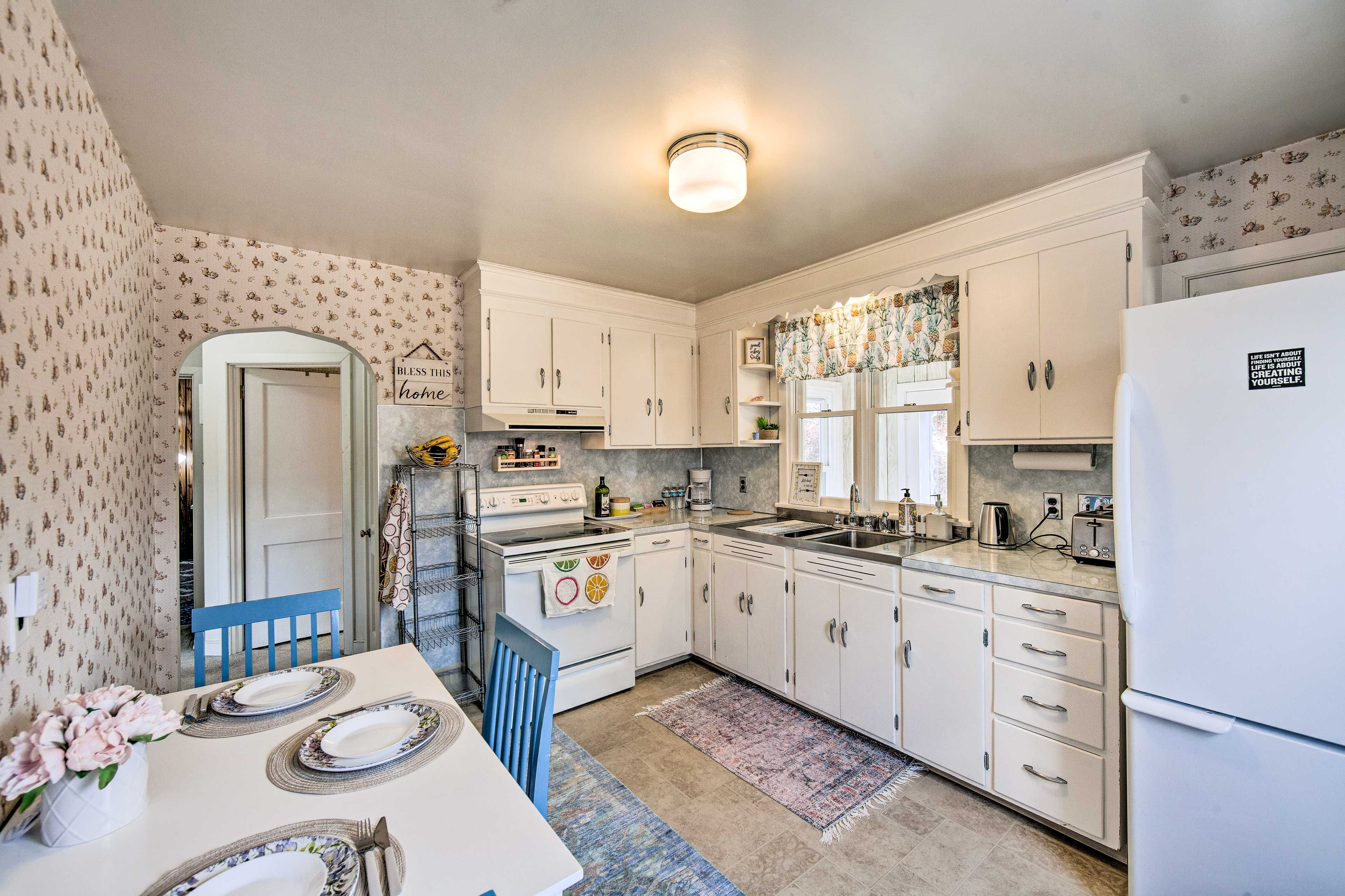 Kitchen | 1st Floor | Cooking Basics | Toaster | Complimentary Spices