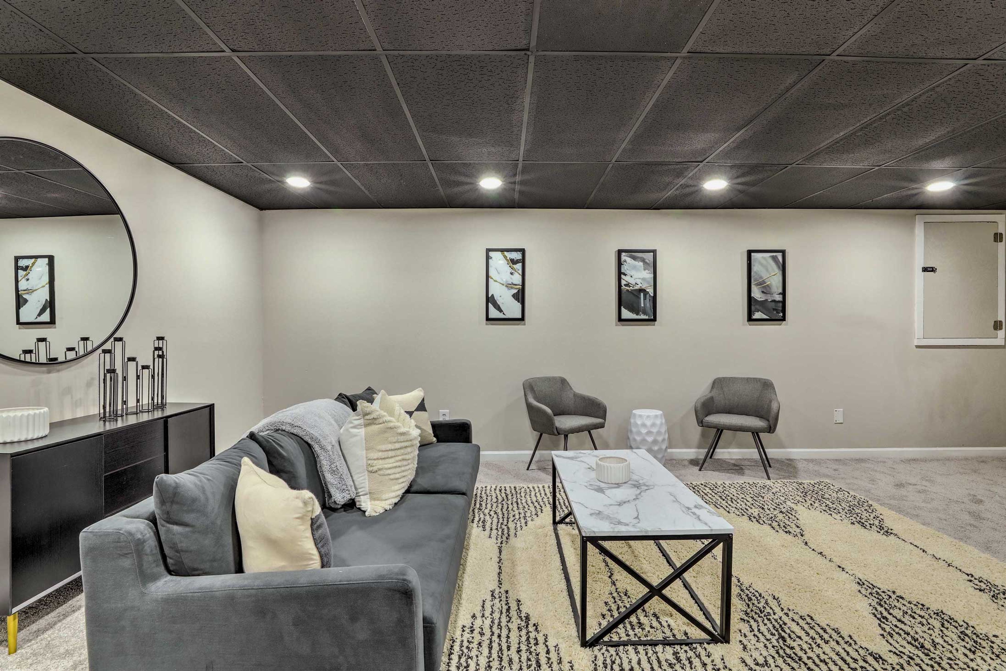 Living Room | Queen Sleeper Sofa | Free WiFi | Central Air Conditioning