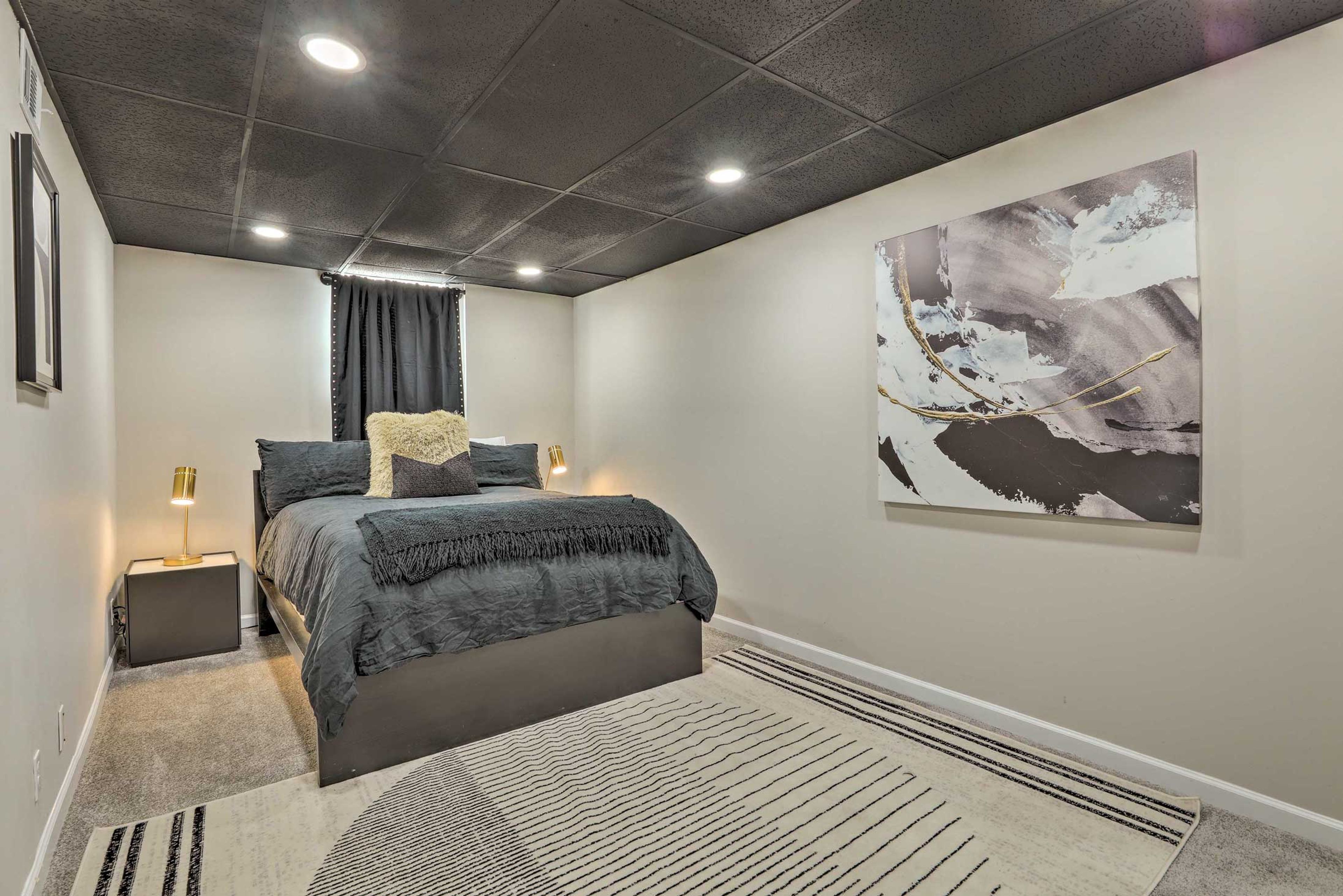 Bedroom | Queen Bed