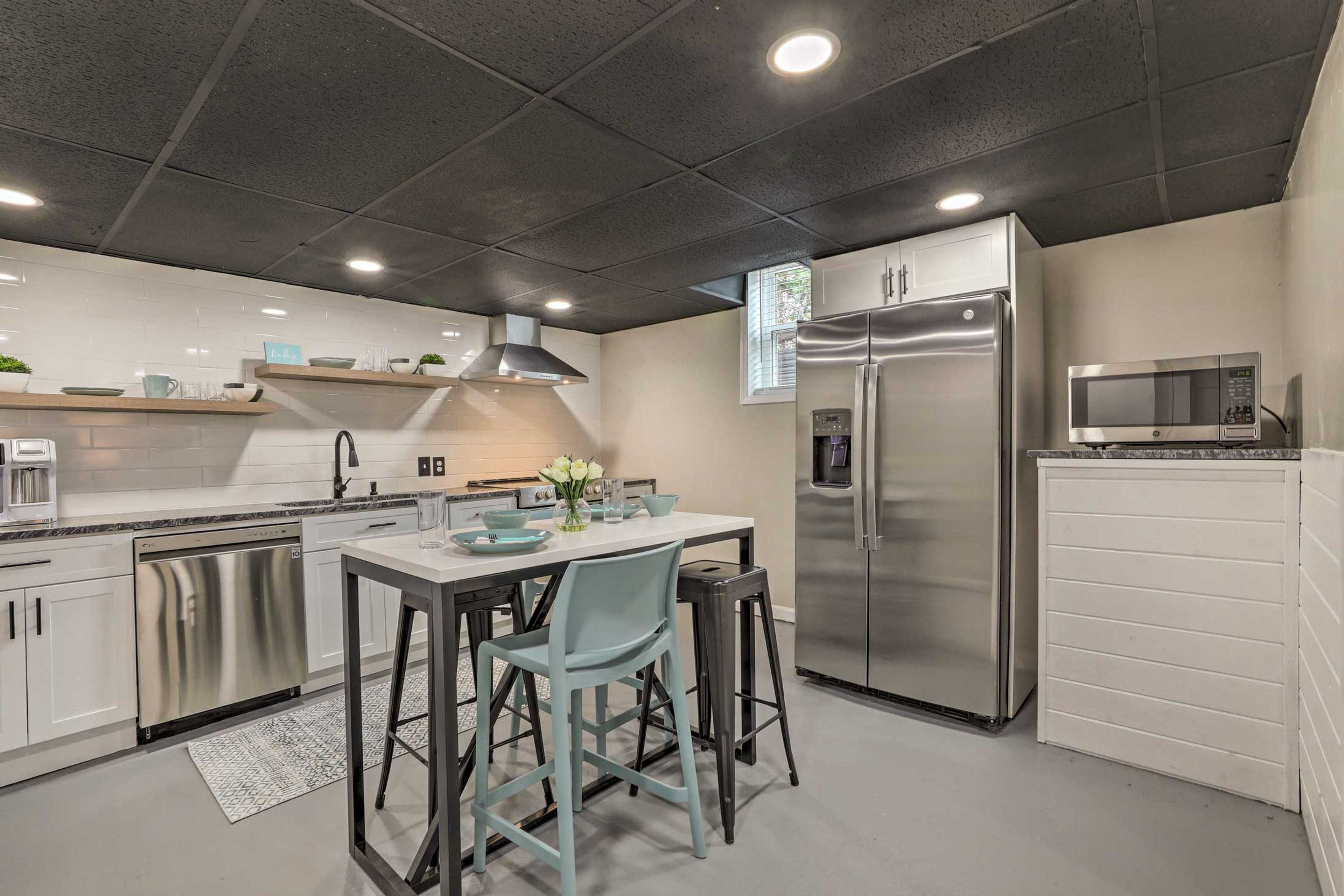 Kitchen | Single Story | Trash Bags & Paper Towels | Complimentary Toiletries