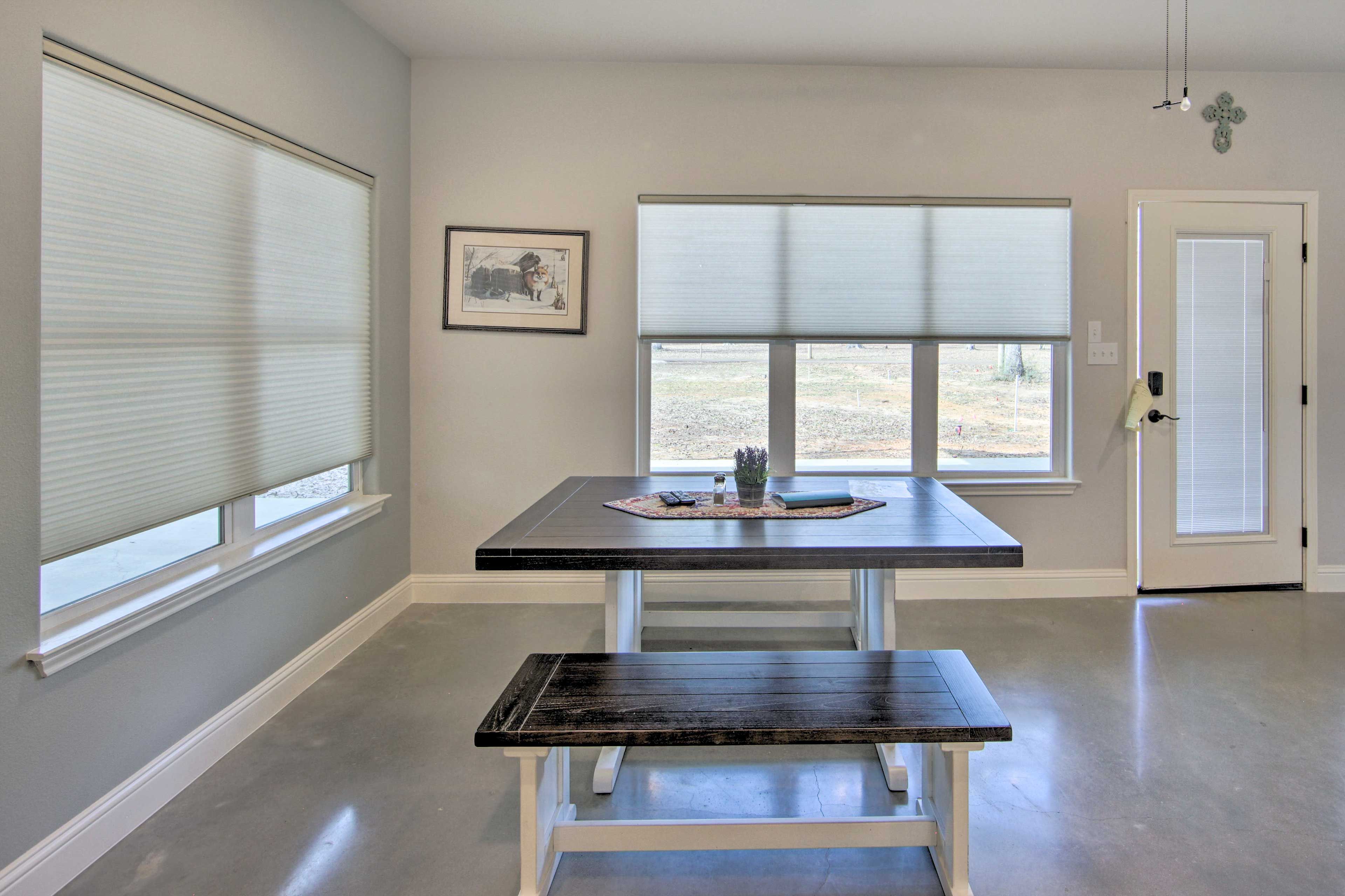 Dining Area | Dishware/Flatware Provided | Coffee Maker | Free WiFi