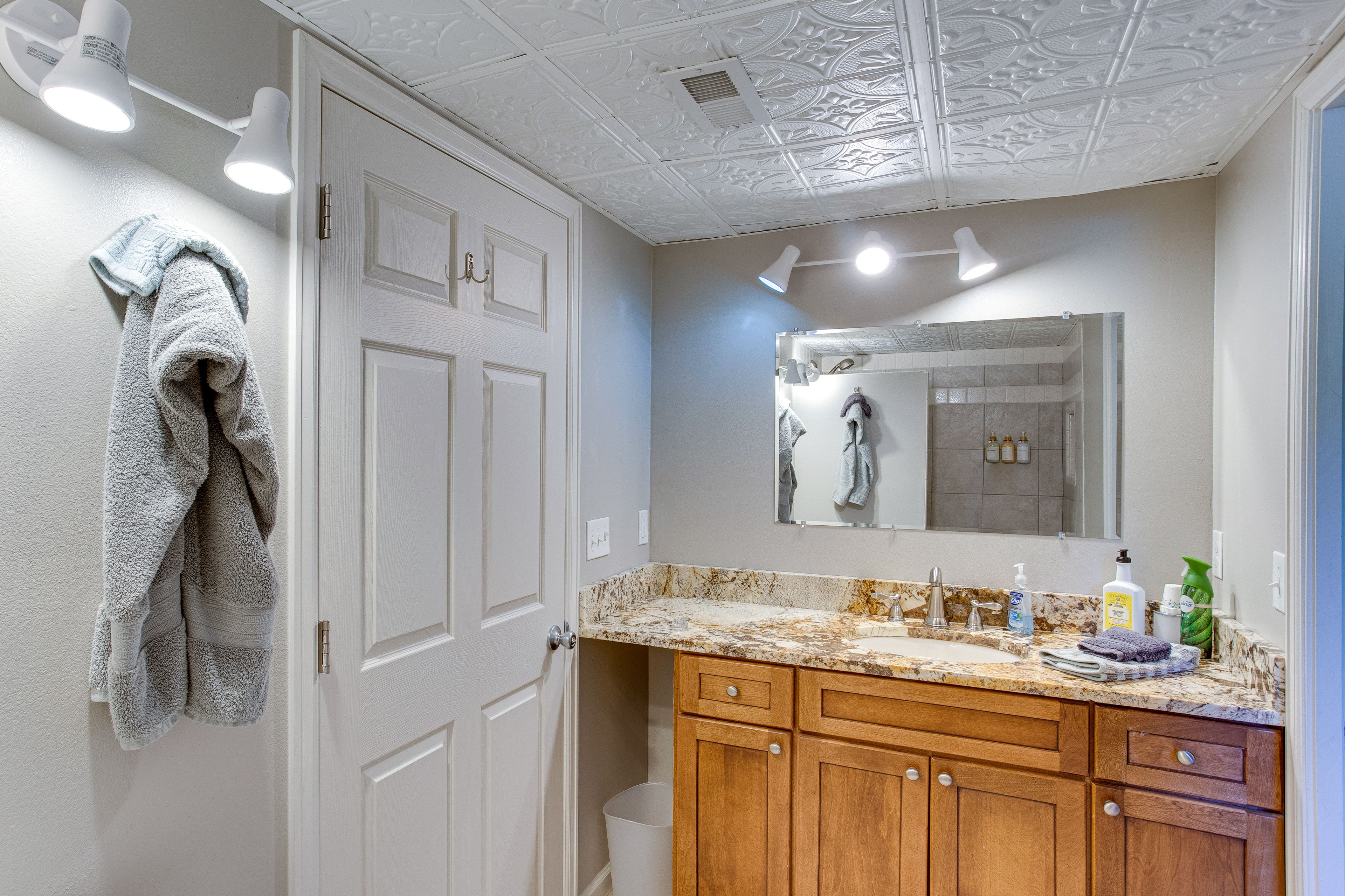 Full Bathroom