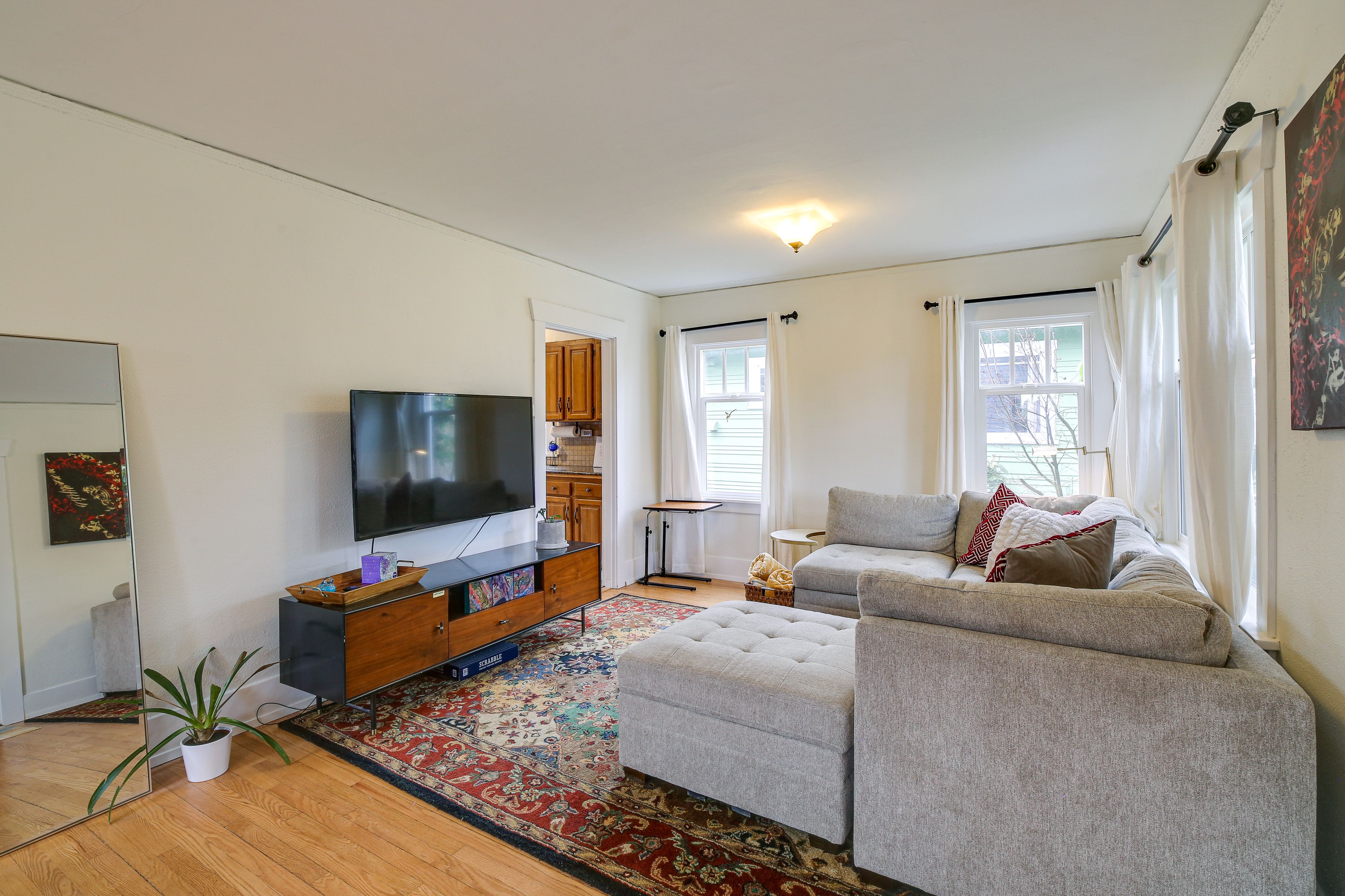 Living Room | Free WiFi | Smart TV w/ Cable