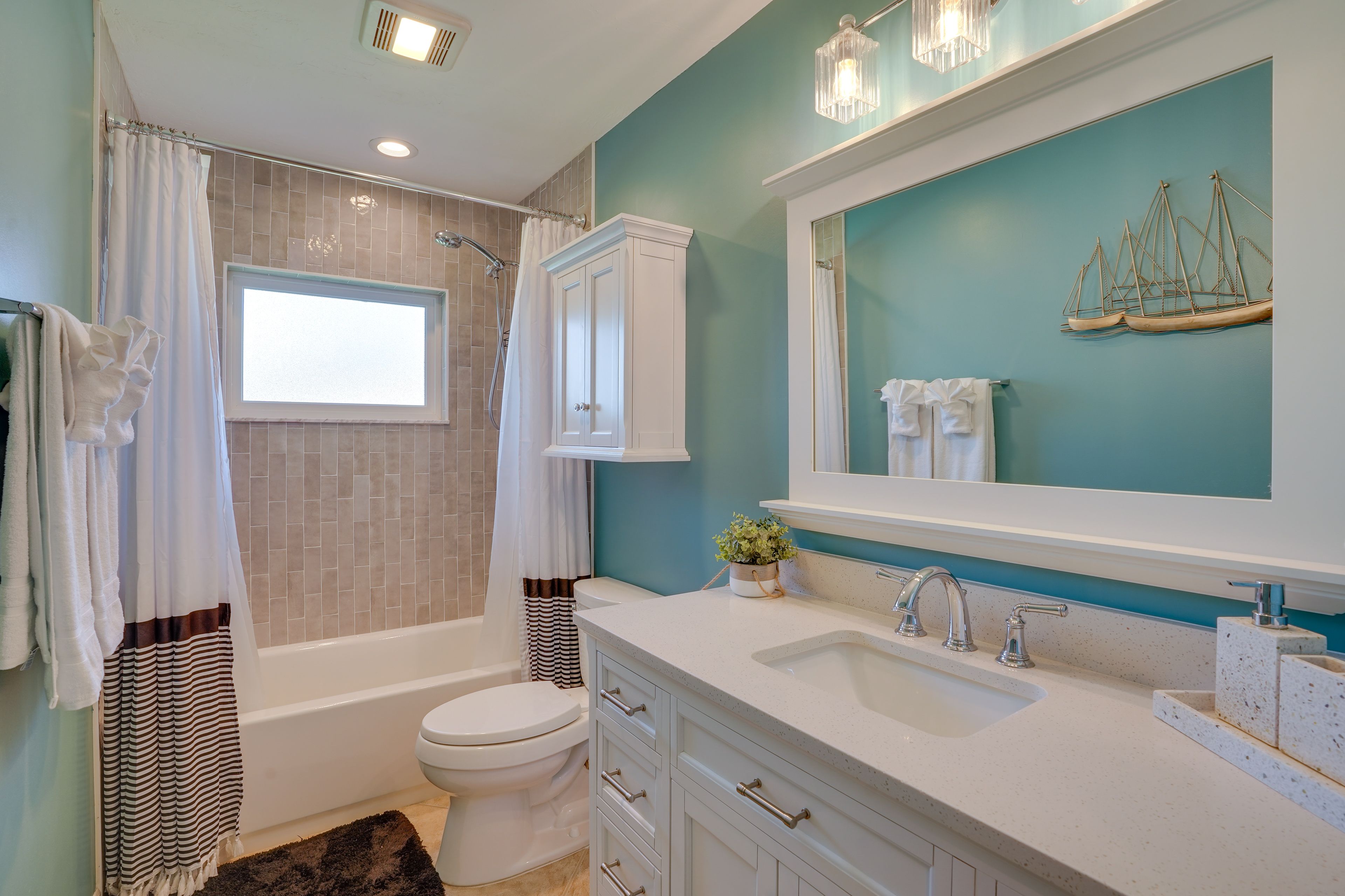 Full Bathroom | Complimentary Toiletries | Hair Dryer