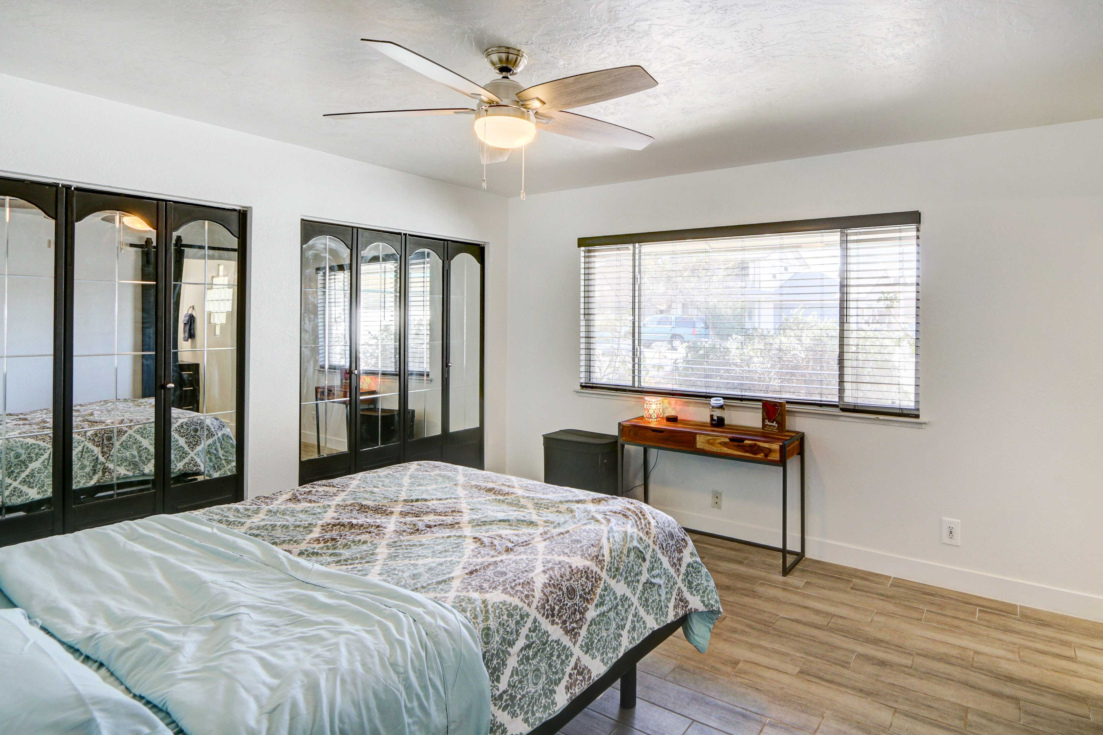 Bedroom 1 | Queen Bed