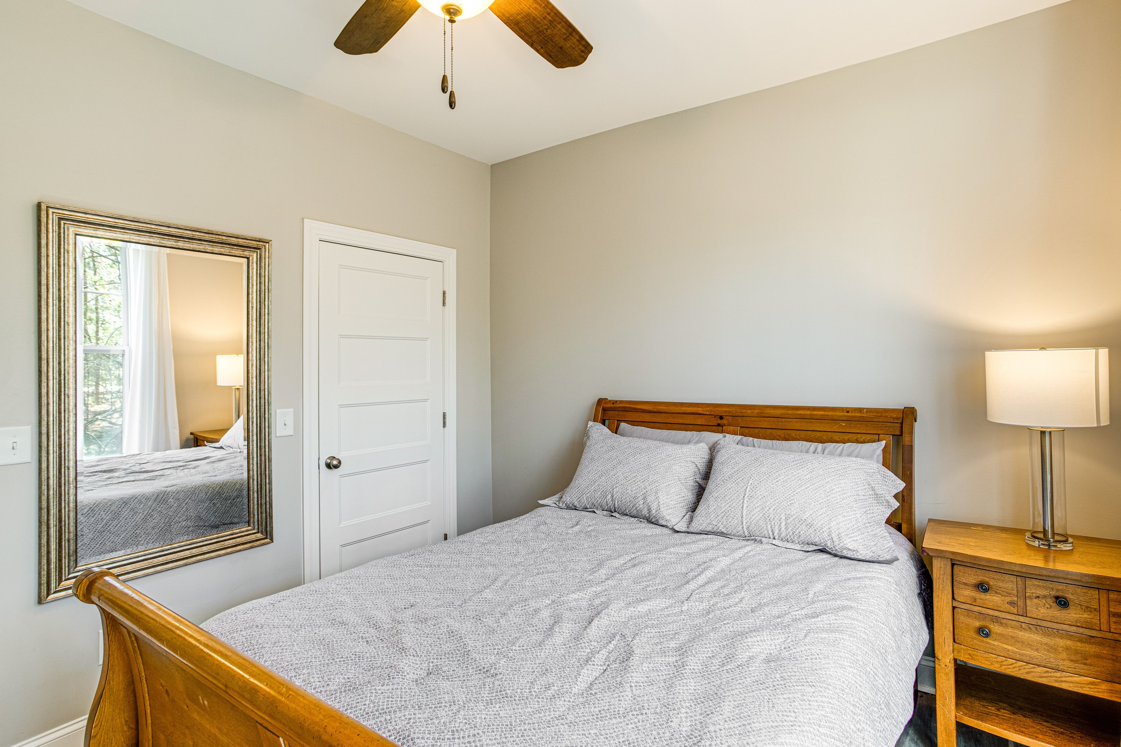 Bedroom 2 | Queen Bed | Smart TV