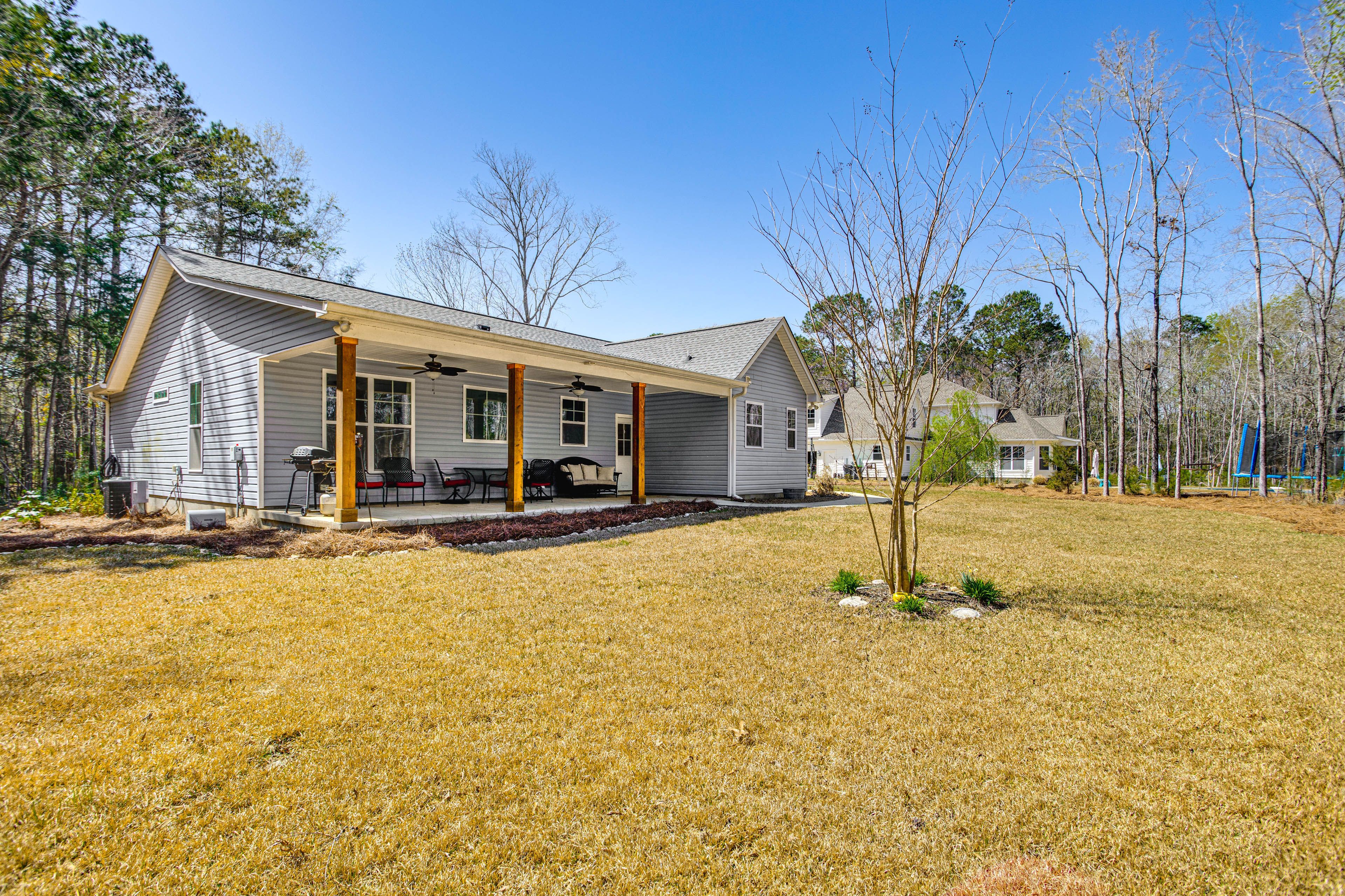 Backyard | Covered Patio | Gas Grill | Fire Pit