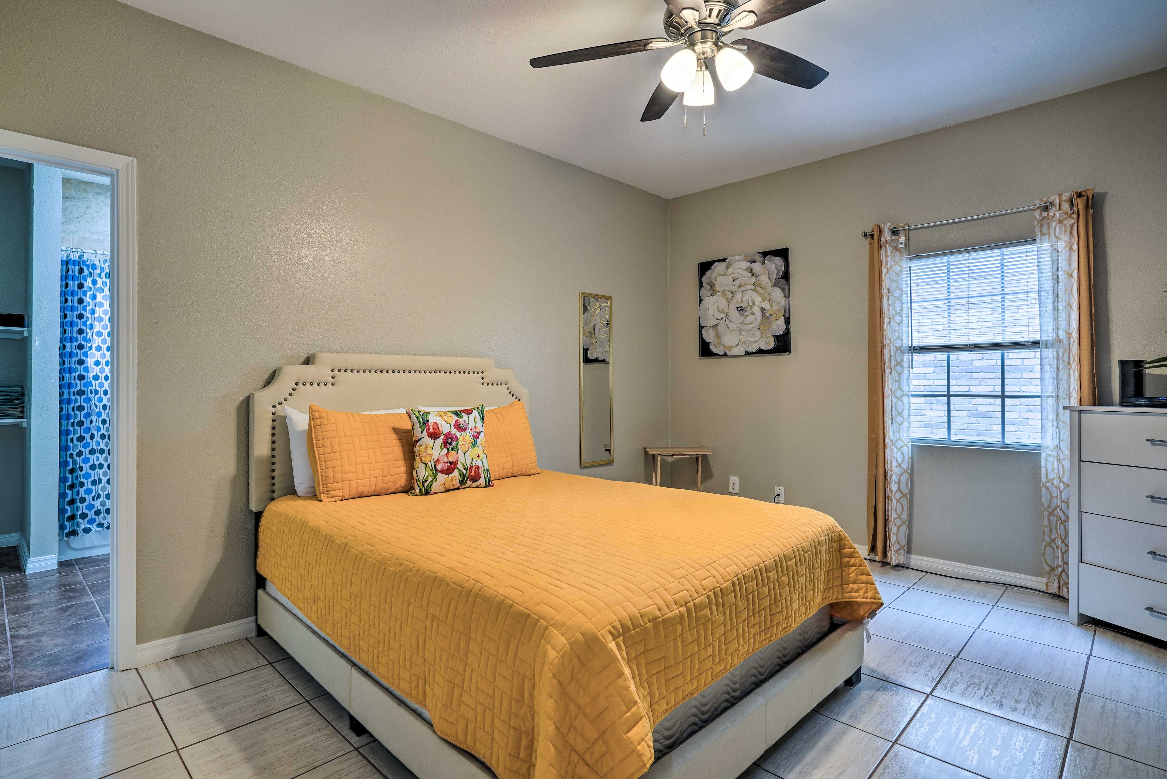 Bedroom 1 | Queen Bed | Linens Provided | Smart TV | En-Suite Bathroom